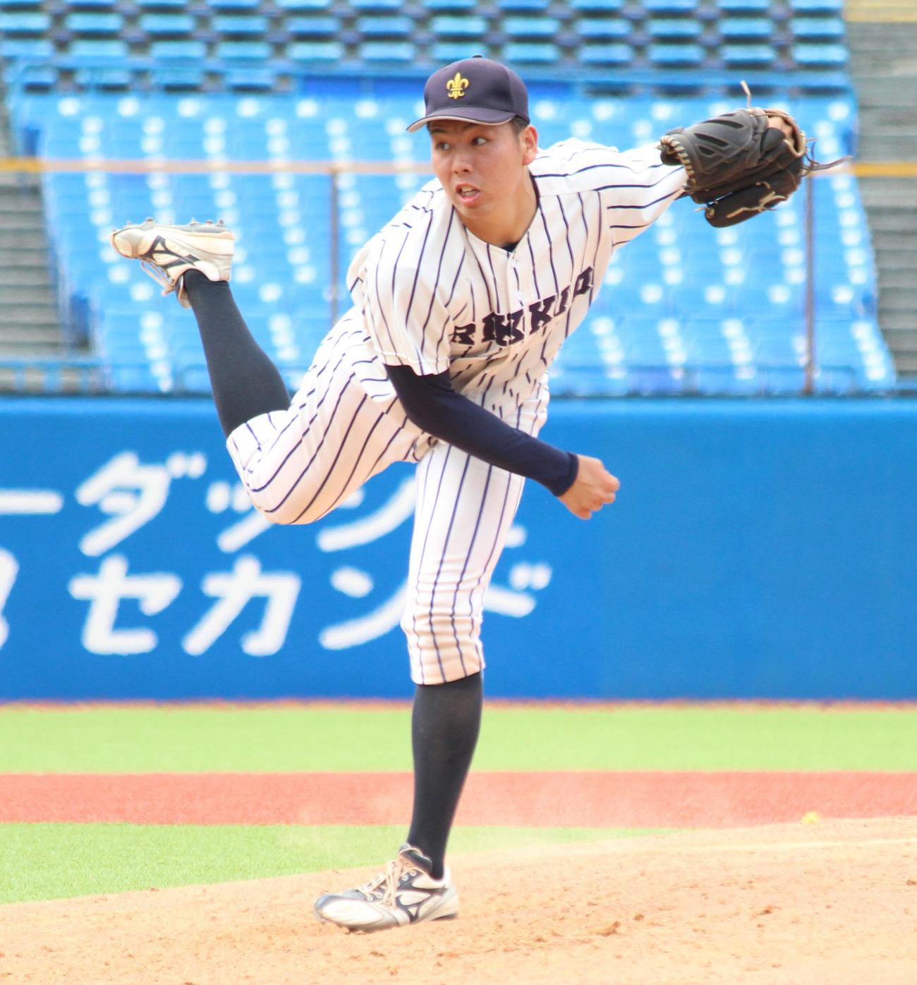 法大対立大　指名打者を解除し、3番手として登板した立大・吉野（撮影・保坂恭子）