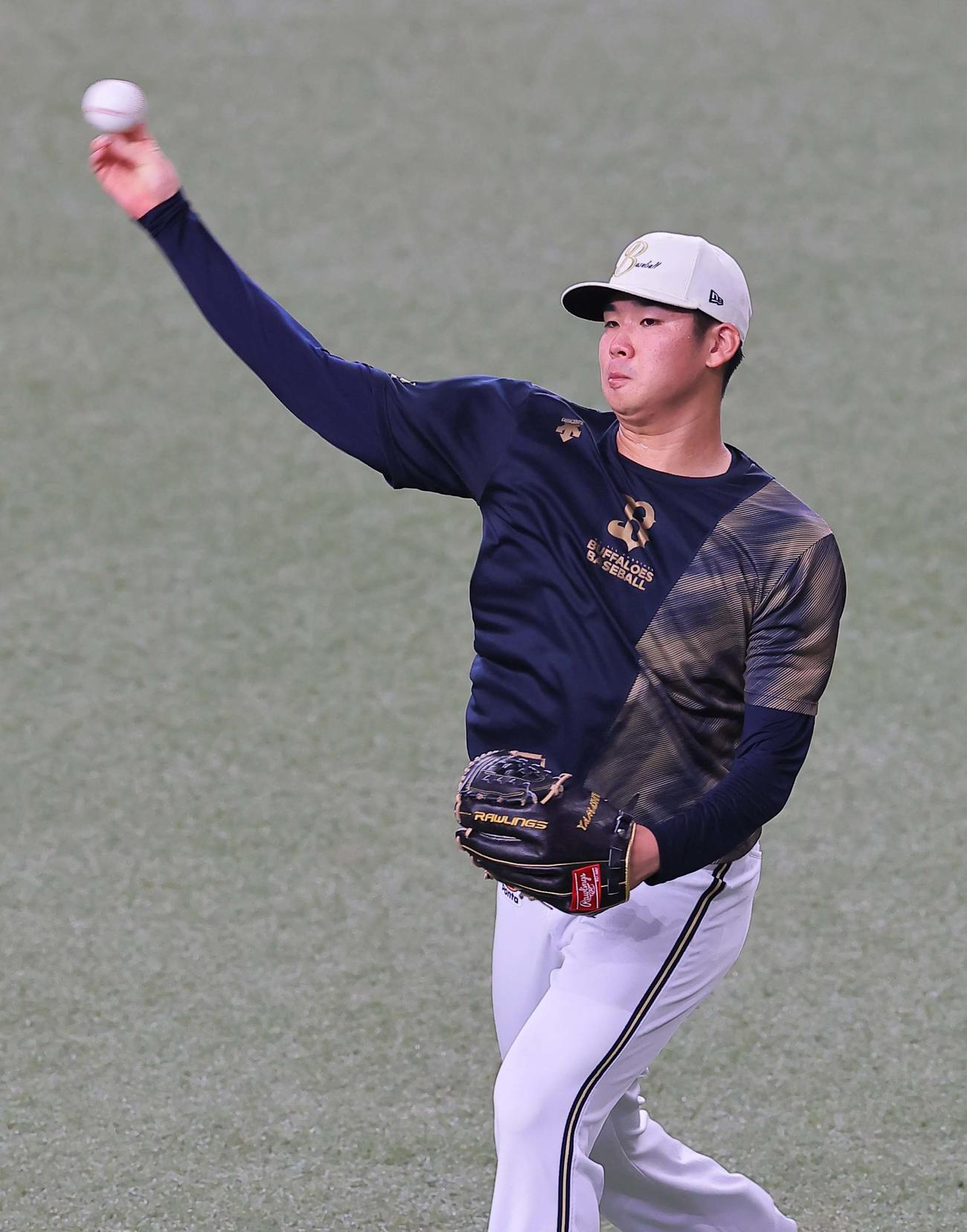 オリックス対広島　キャッチボールをして汗を流す山下（撮影・上田博志）