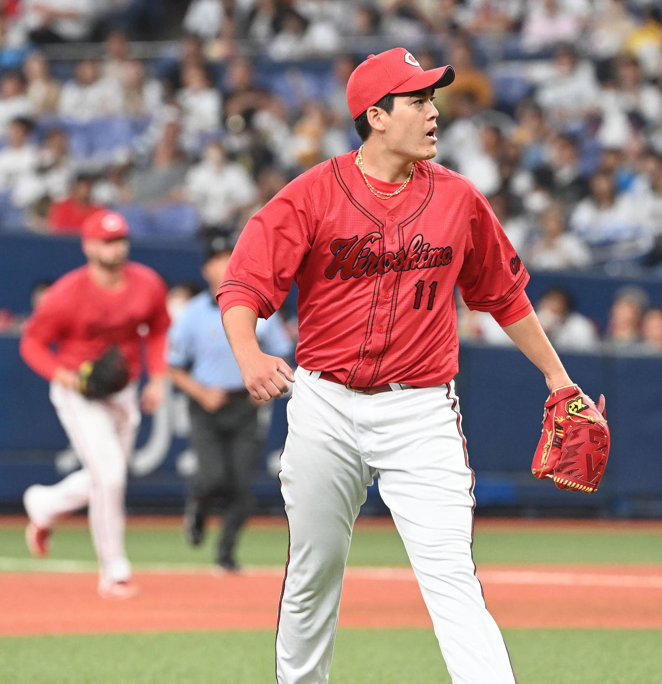 オリックス対広島　5回裏オリックス2死一、二塁、野口を空振り三振に仕留め声を張り上げる九里（撮影・和賀正仁）