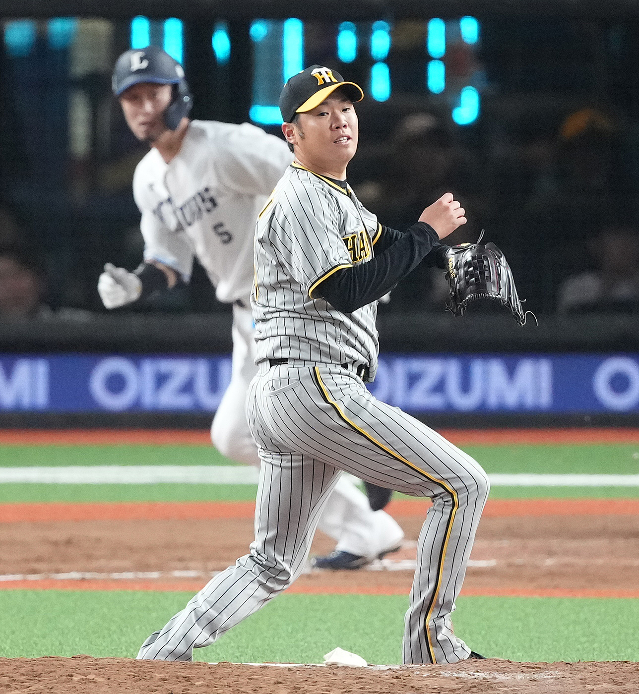 西武対阪神　7回裏西武2死満塁、外崎に中2点適時打を浴びる西勇（撮影・鈴木みどり）