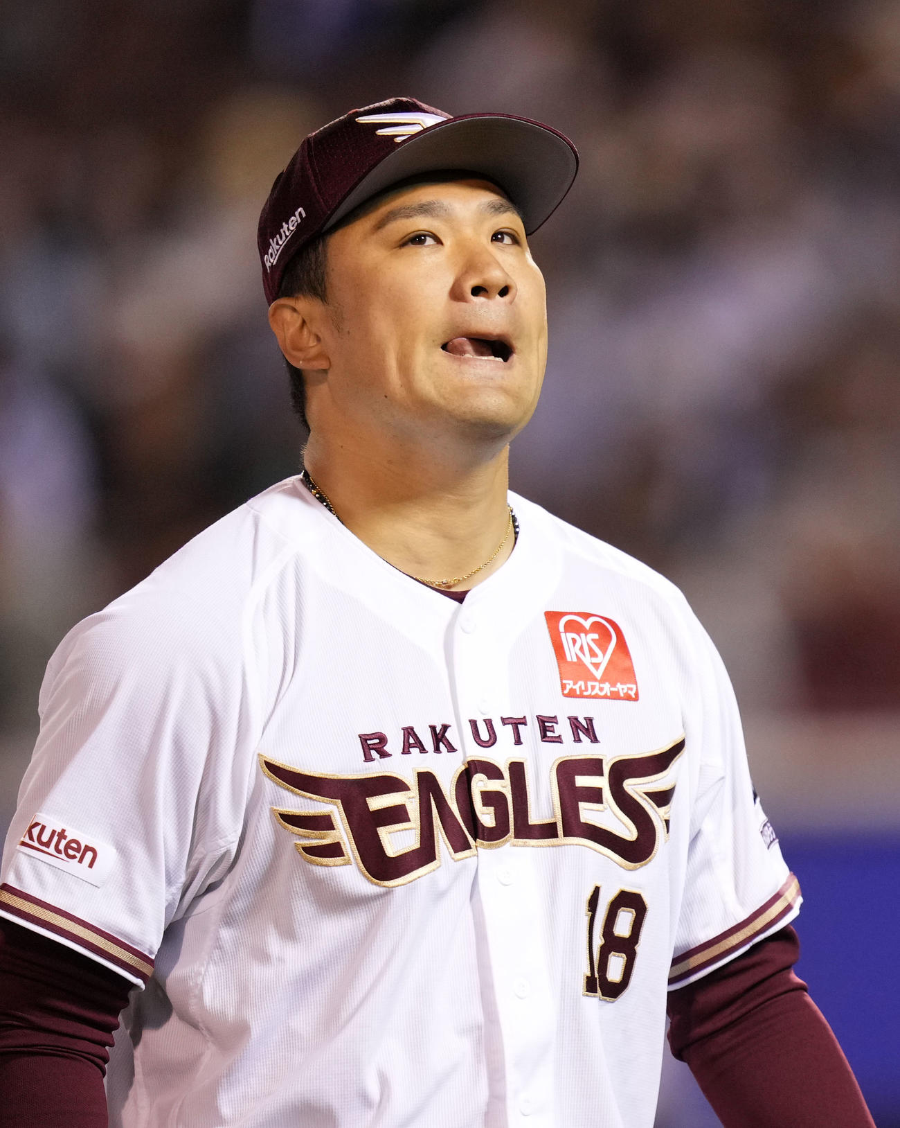 楽天対DeNA 5回表を無失点に抑え、気合のこもった表情で引き揚げる楽天田中将（撮影・横山健太）