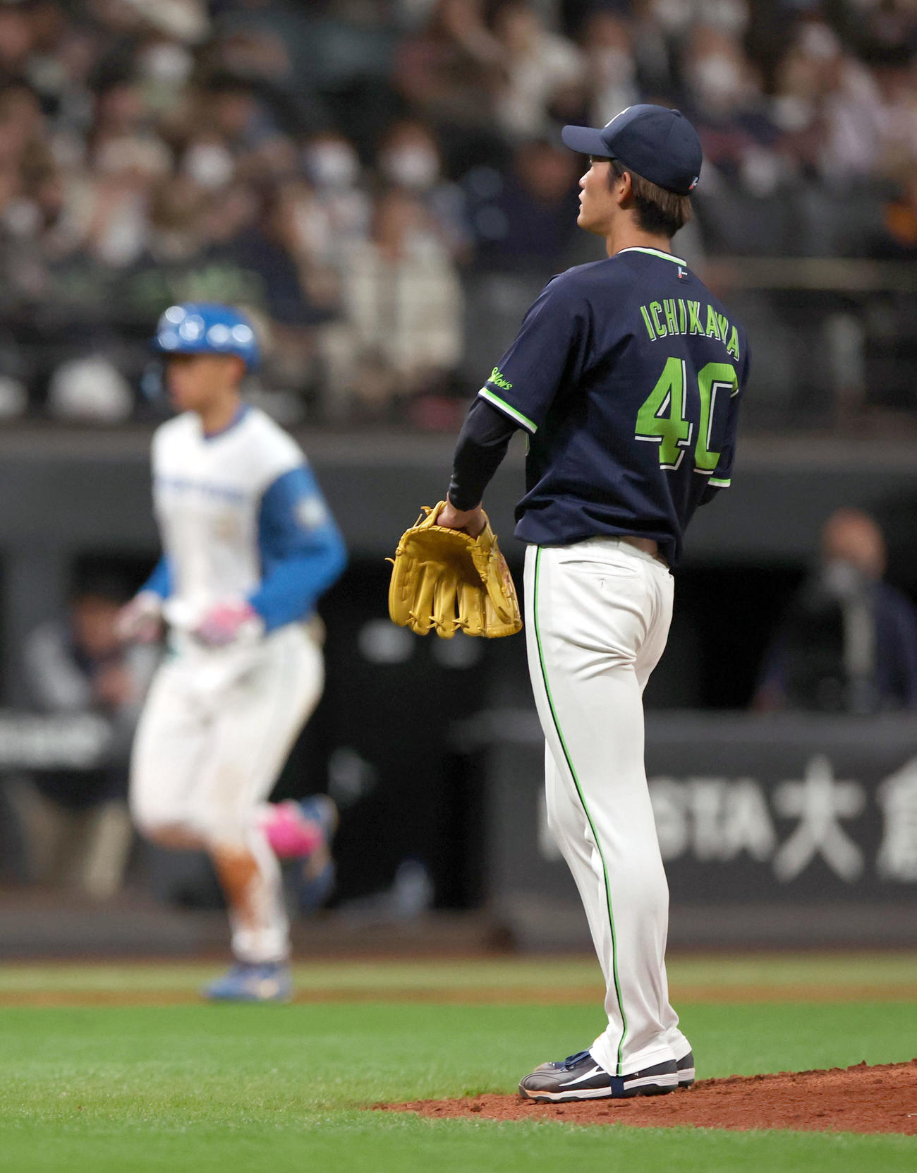 日本ハム対ヤクルト　5回裏日本ハム2死、加藤豪に右越え本塁打を浴びる市川（撮影・佐藤翔太）