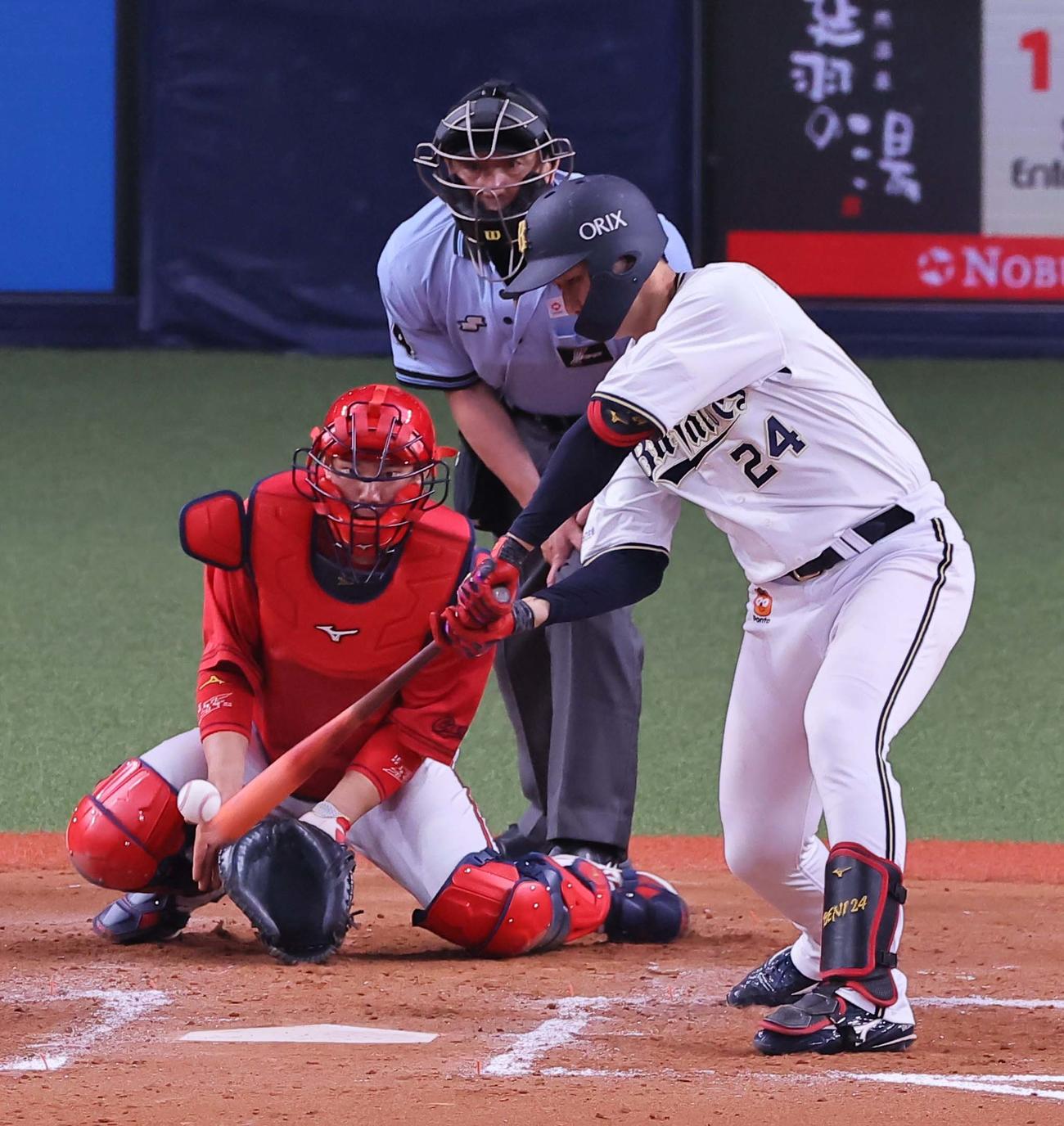 オリックス対広島　7回裏オリックス2死三塁、紅林は右前に適時打を放つ（撮影・上田博志）