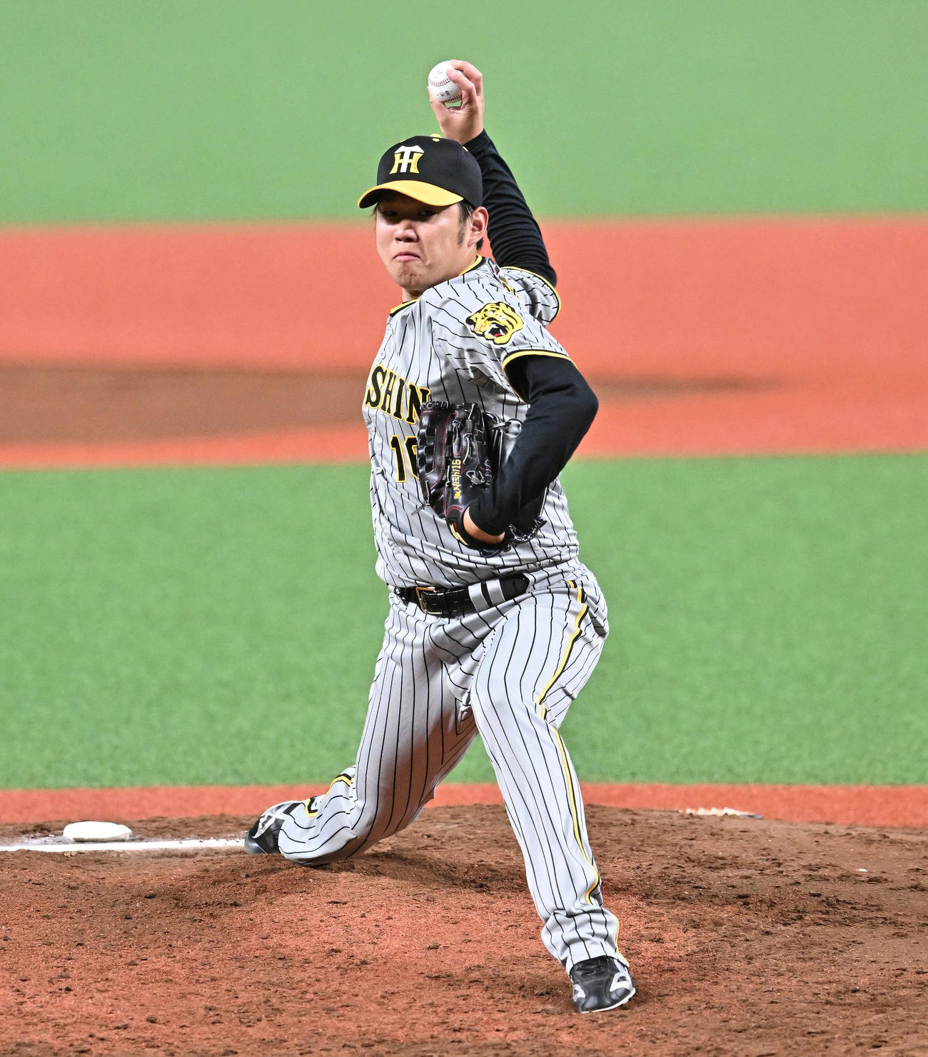 西武対阪神　力投する阪神先発の西勇（撮影・滝沢徹郎）