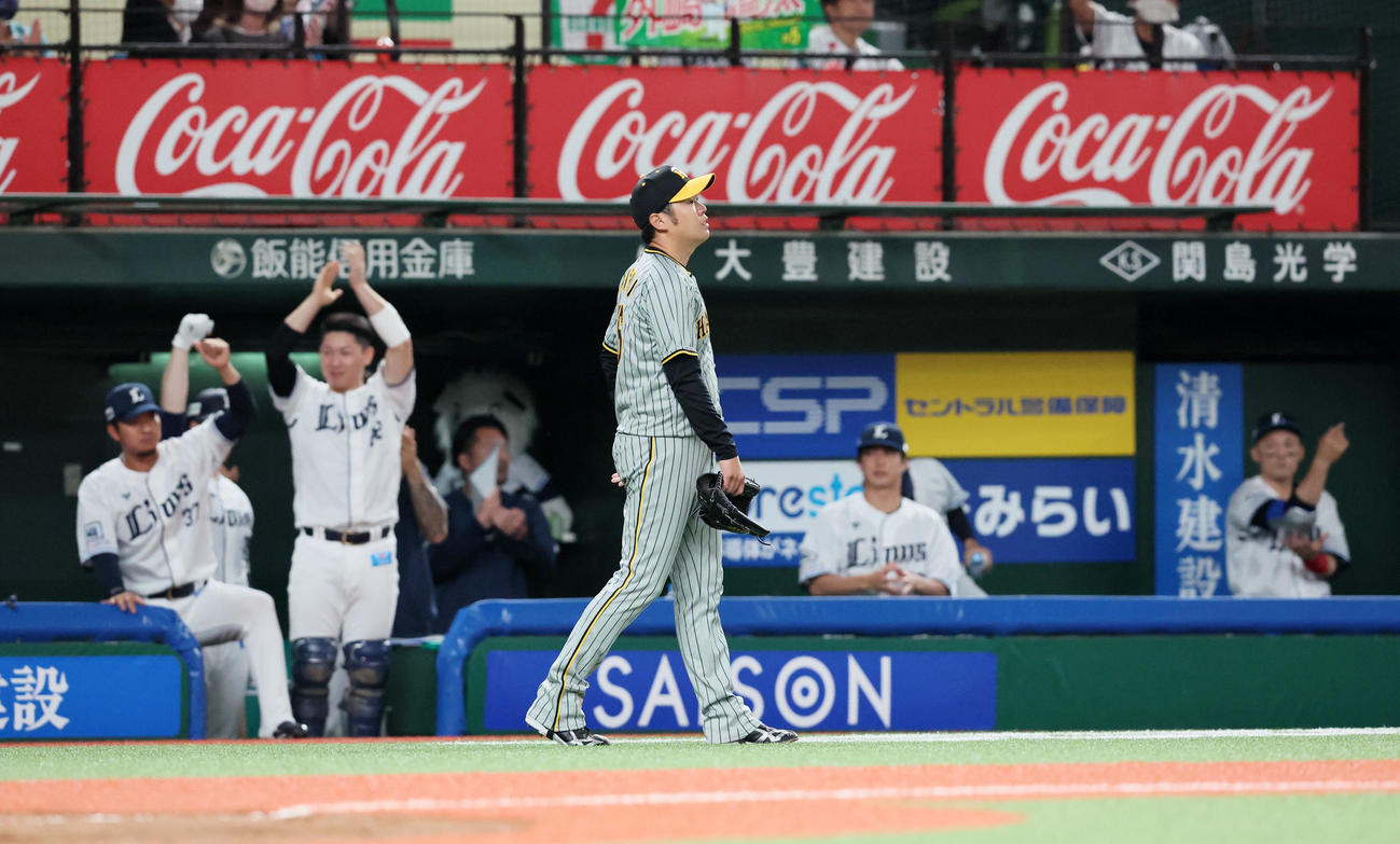 西武対阪神　7回裏西武2死満塁、西勇は外崎に中前適時打を打たれ失点（撮影・加藤哉）