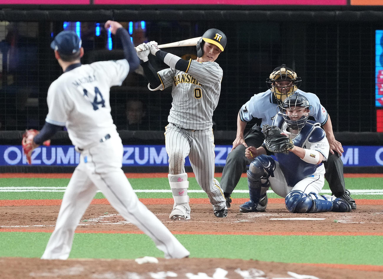 西武対阪神　9回表阪神無死、空振り三振に倒れる木浪。投手増田（撮影・鈴木みどり）