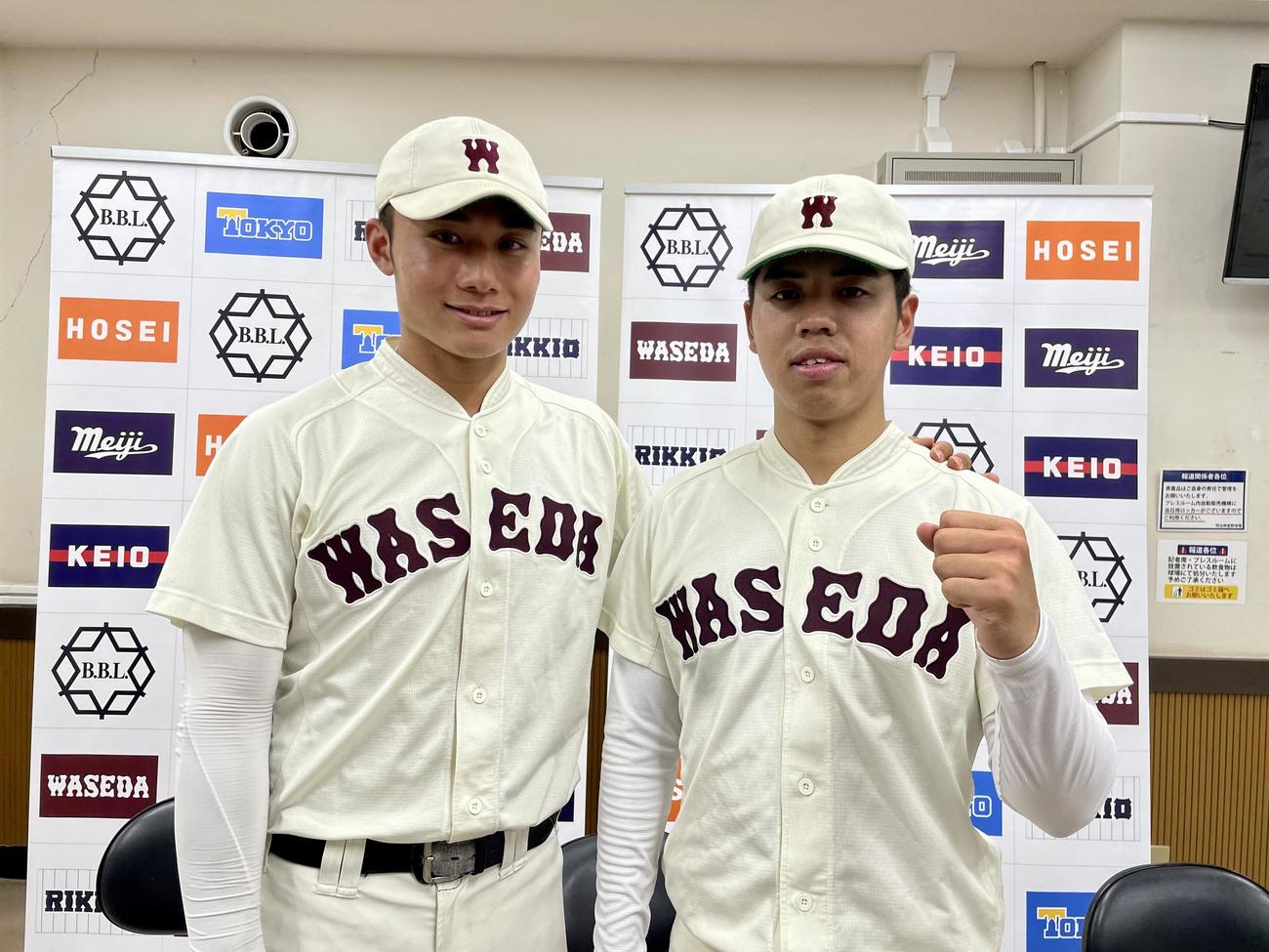 東大対早大　早大の左から清宮、宮城（撮影・保坂恭子）