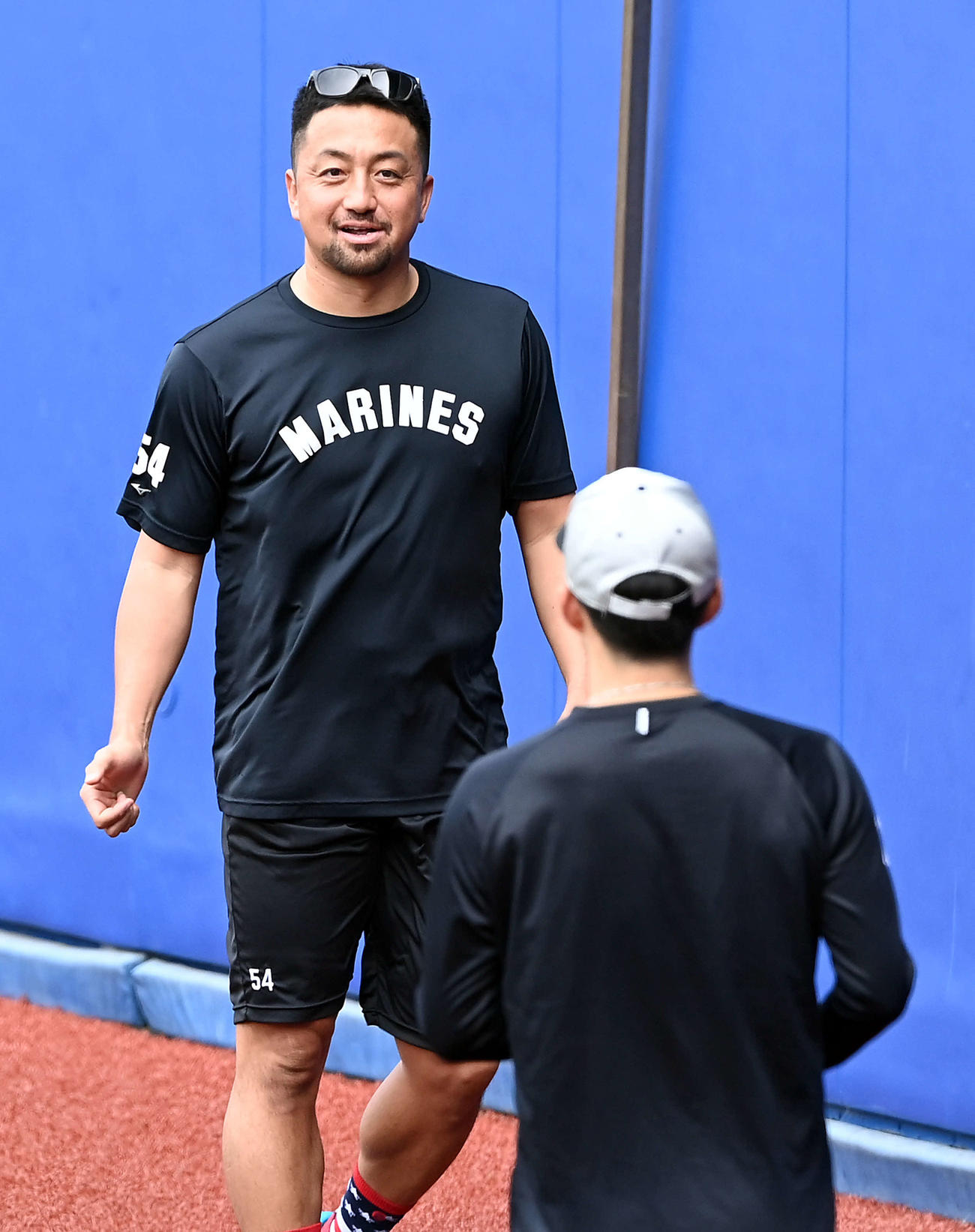 ロッテ対巨人　ばっさりと髪を切ったロッテ沢村（撮影・たえ見朱実）