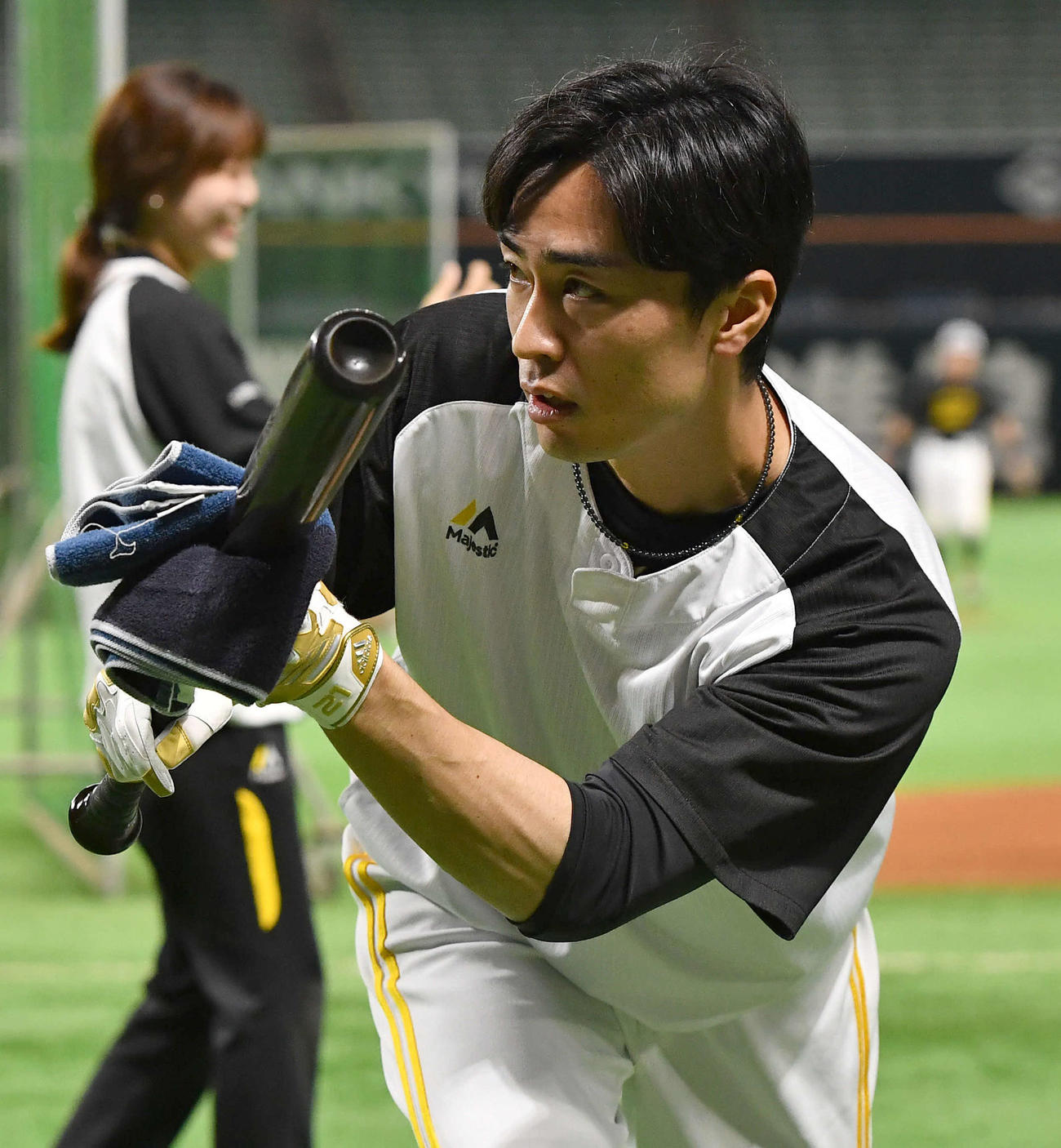 ソフトバンク対中日　バント練習を行う和田（撮影・岩下翔太）