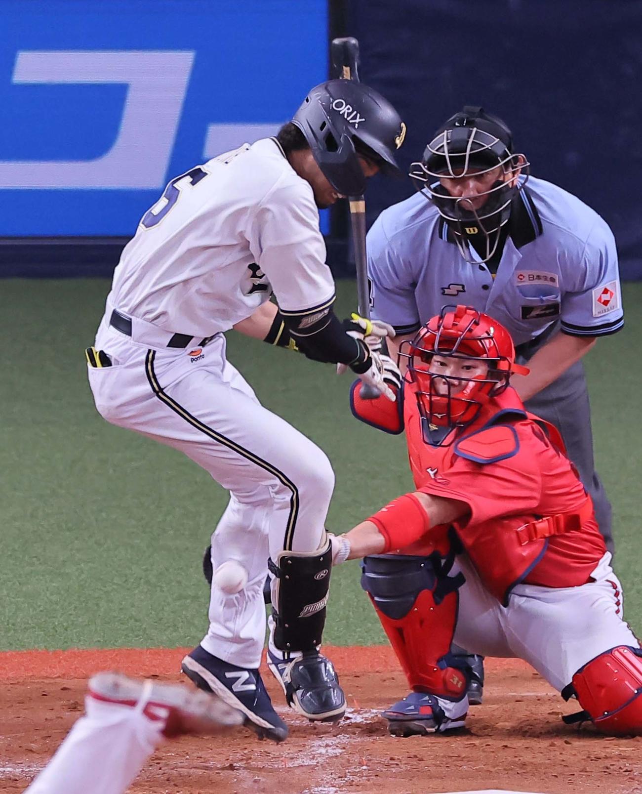 5月31日の広島戦でオリックス宗佑磨は死球を受ける