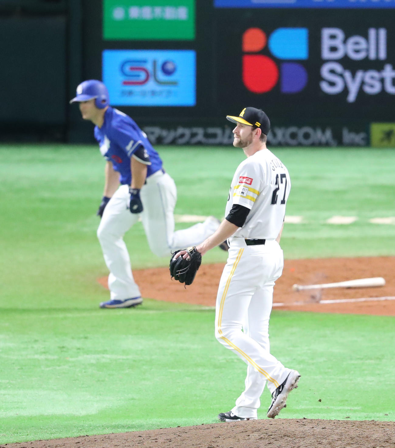 ソフトバンク対中日　5回表中日1死満塁、細川に逆転となる2点適時二塁打を浴びたガンケル（撮影・梅根麻紀）
