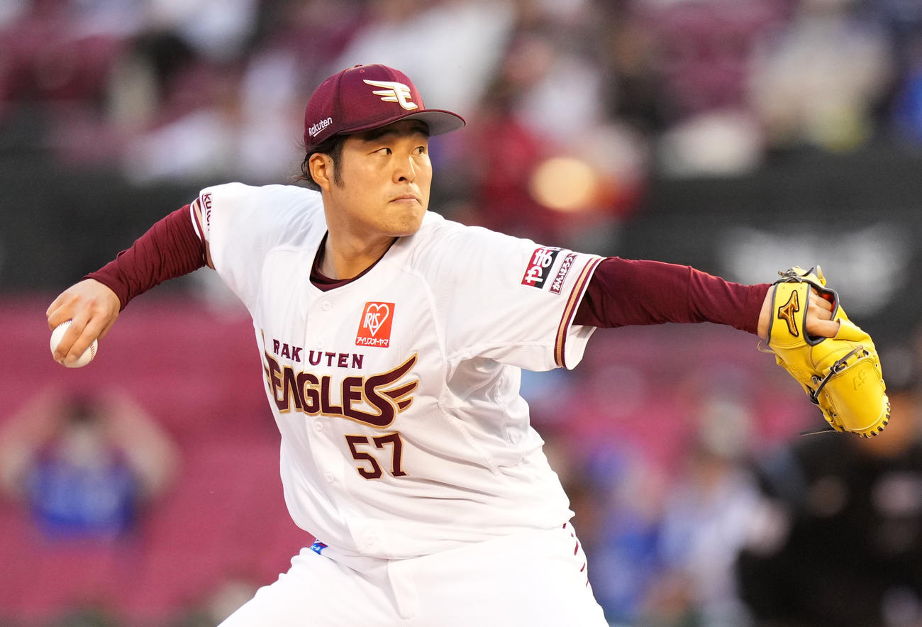 楽天対DeNA　力投する楽天先発の滝中（撮影・横山健太）