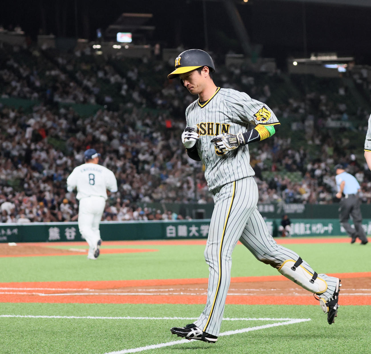 西武対阪神　9回表阪神2死、近本は右飛を打ち上げ試合終了となる（撮影・加藤哉）
