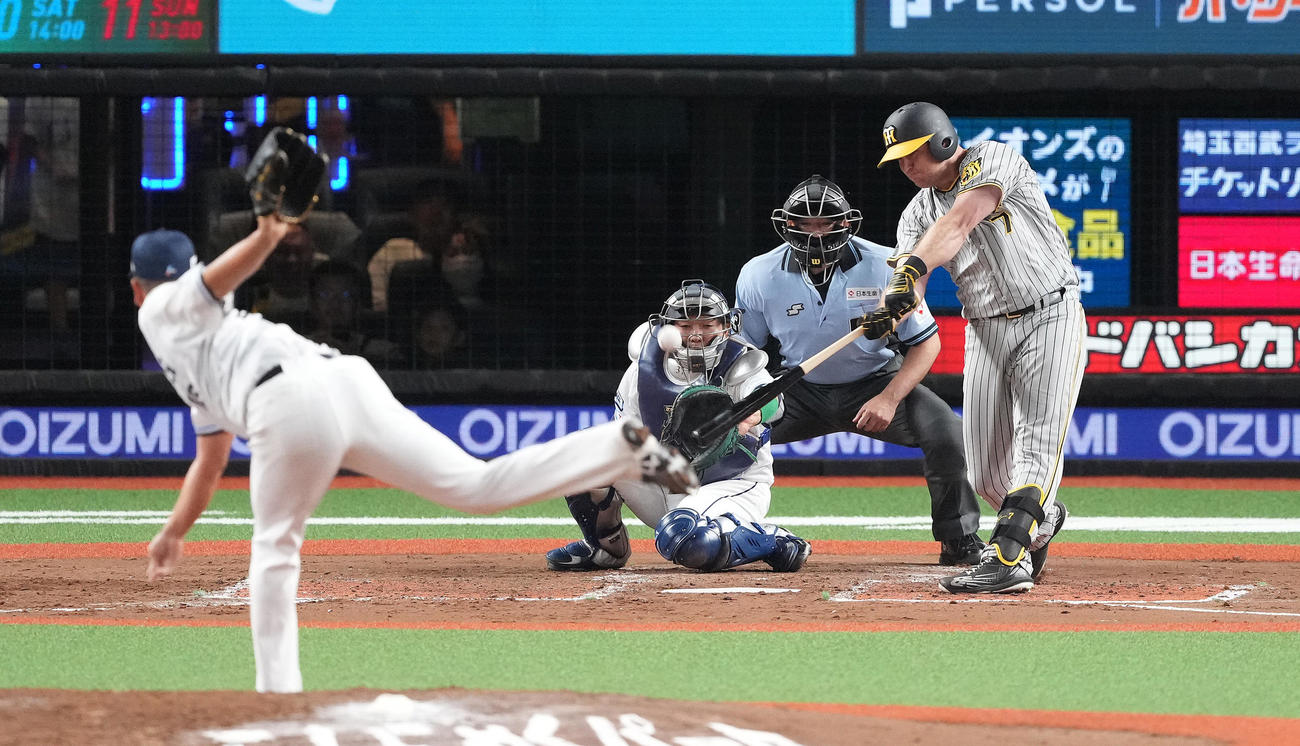 西武対阪神　3回表阪神無死一塁、右飛に倒れるノイジー。投手宮川（撮影・鈴木みどり）