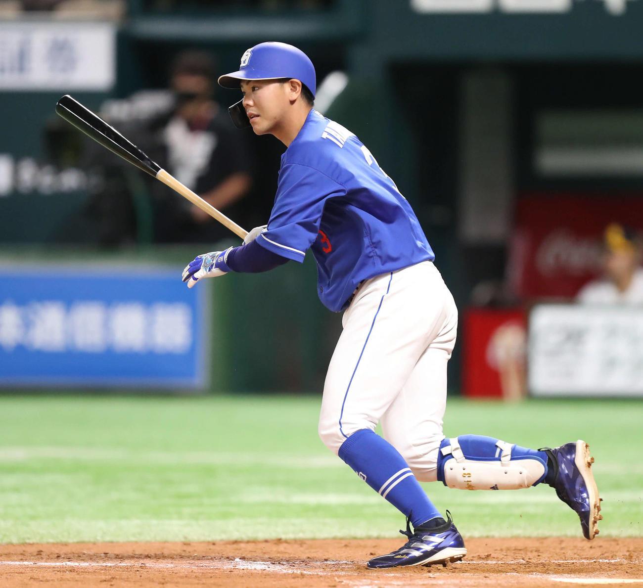 ソフトバンク対中日　8回表中日2死一塁、高橋周は左中間へ勝ち越しとなる適時二塁打を放つ（撮影・冨田成美）
