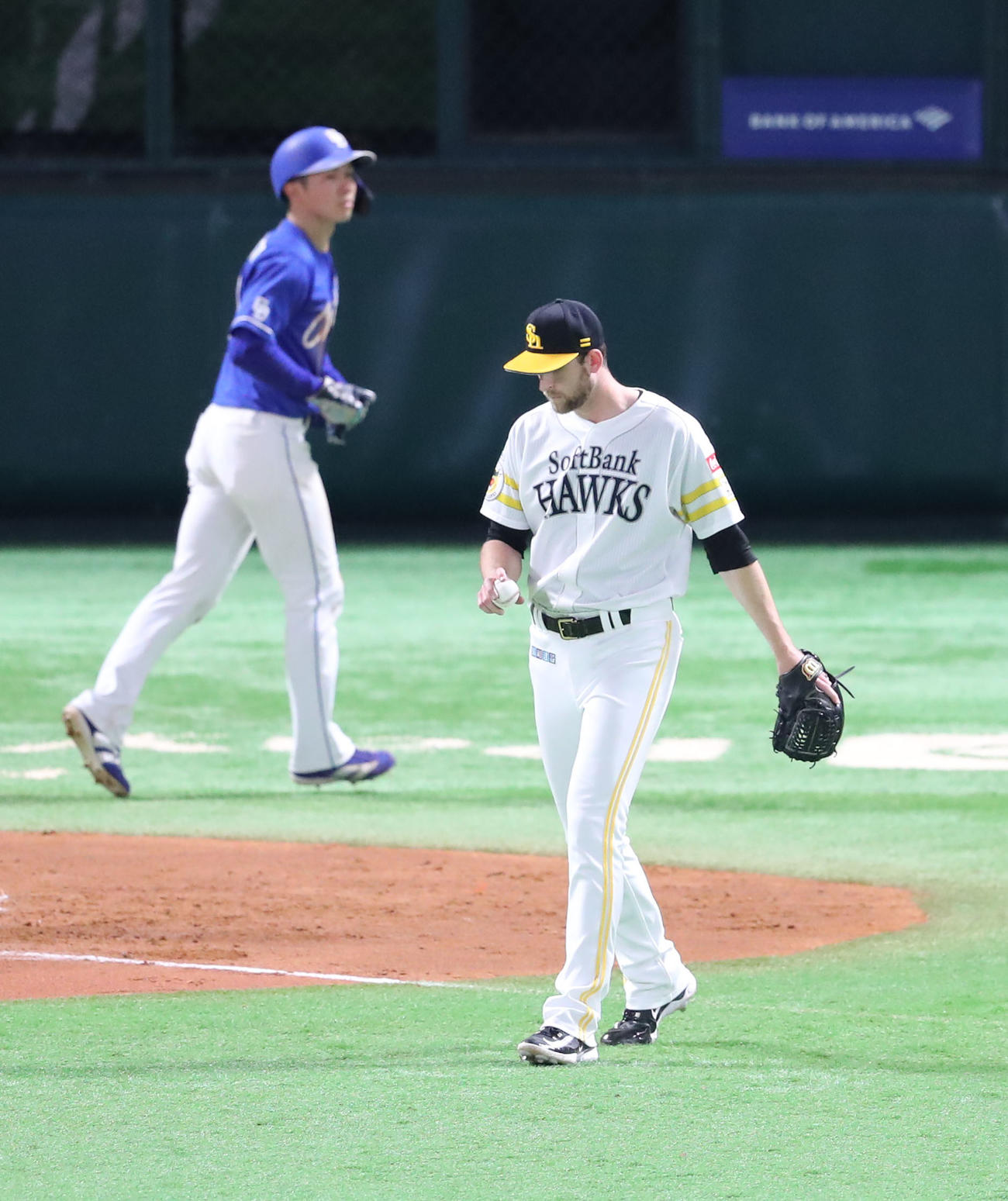 ソフトバンク対中日　5回表中日1死満塁、細川に逆転となる2点適時二塁打を浴びたガンケル（撮影・梅根麻紀）