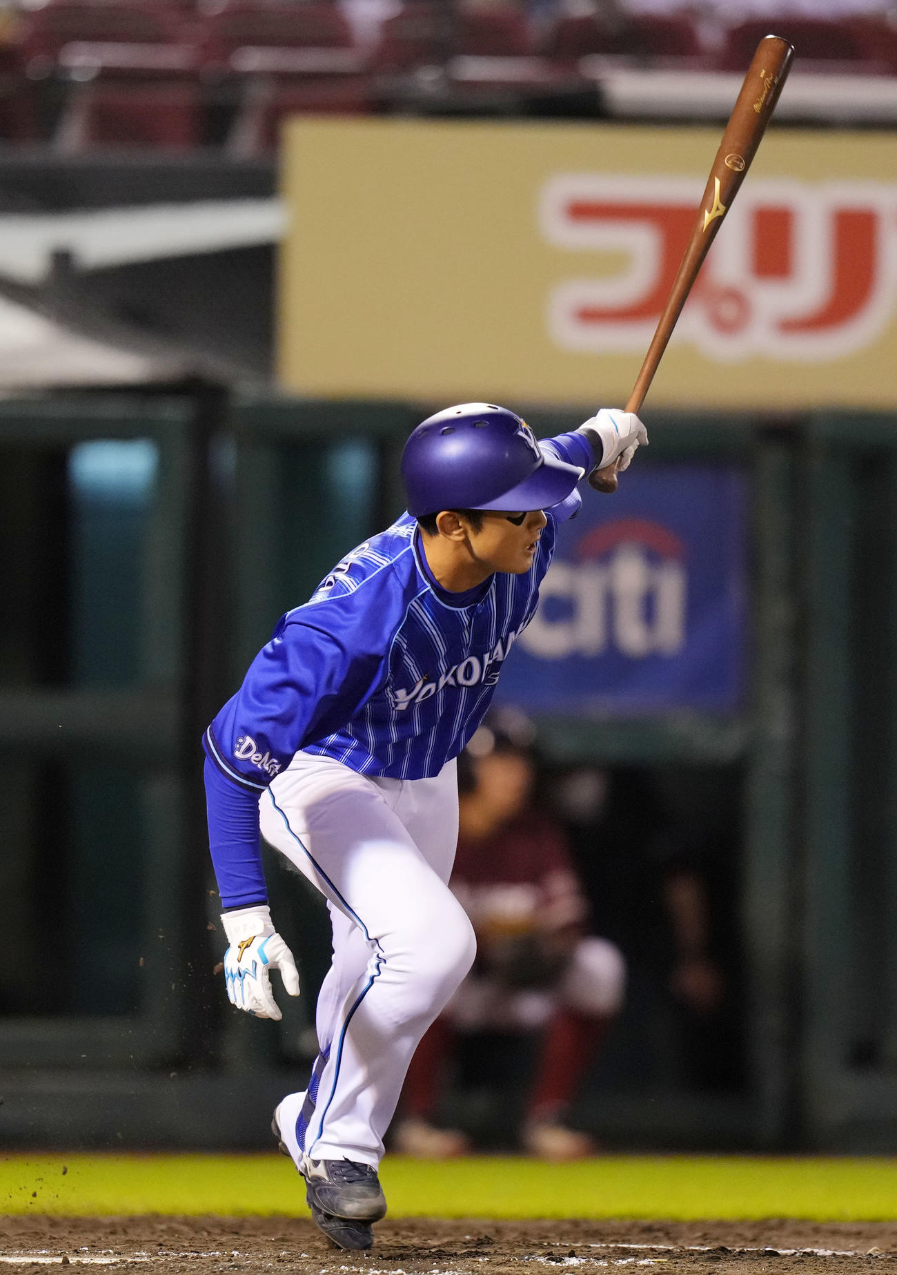 楽天対DeNA 4回表DeNA無死、左前打を放つ山本（撮影・横山健太）
