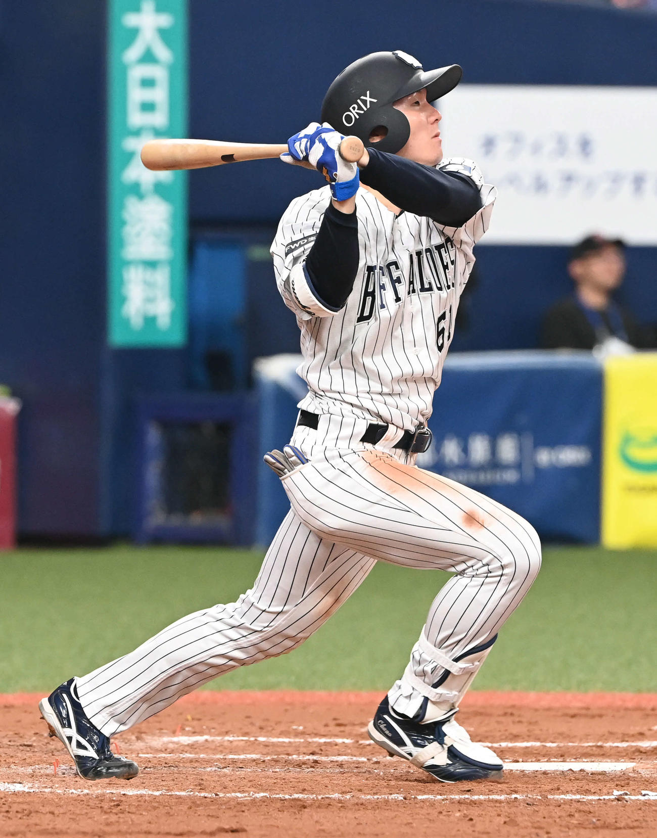 オリックス対広島　8回裏オリックス2死満塁、右越えにプロ初本塁打を放つ茶野（撮影・和賀正仁）