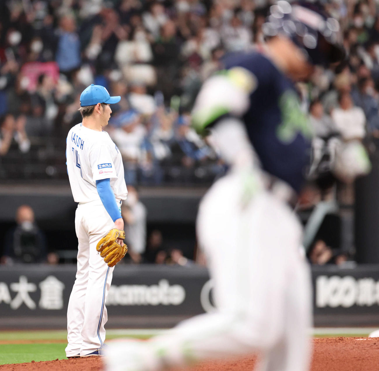 日本ハム対ヤクルト　3回表ヤクルト1死一塁、村上に左越え2点本塁打を浴びる加藤貴（撮影・佐藤翔太）