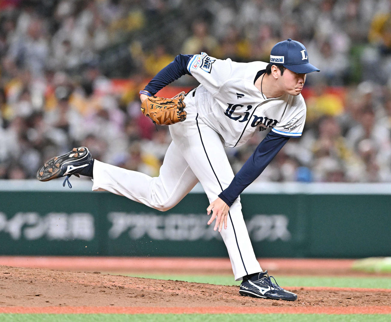 西武対阪神　西武4番手で投球する佐藤隼（撮影・滝沢徹郎）