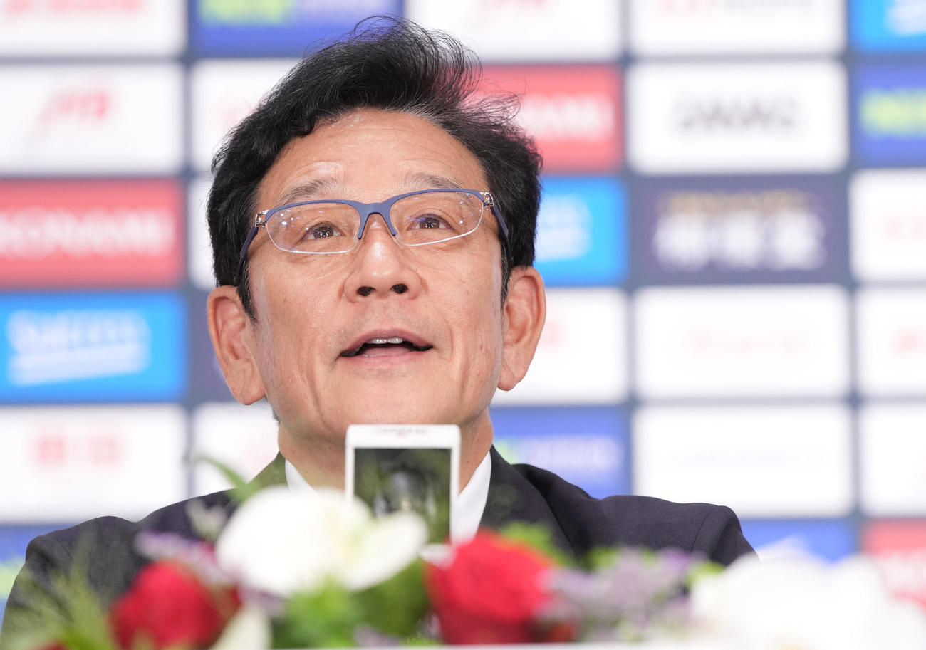 退任会見でWBCの戦いを振り返る侍ジャパンの栗山監督（撮影・狩俣裕三）
