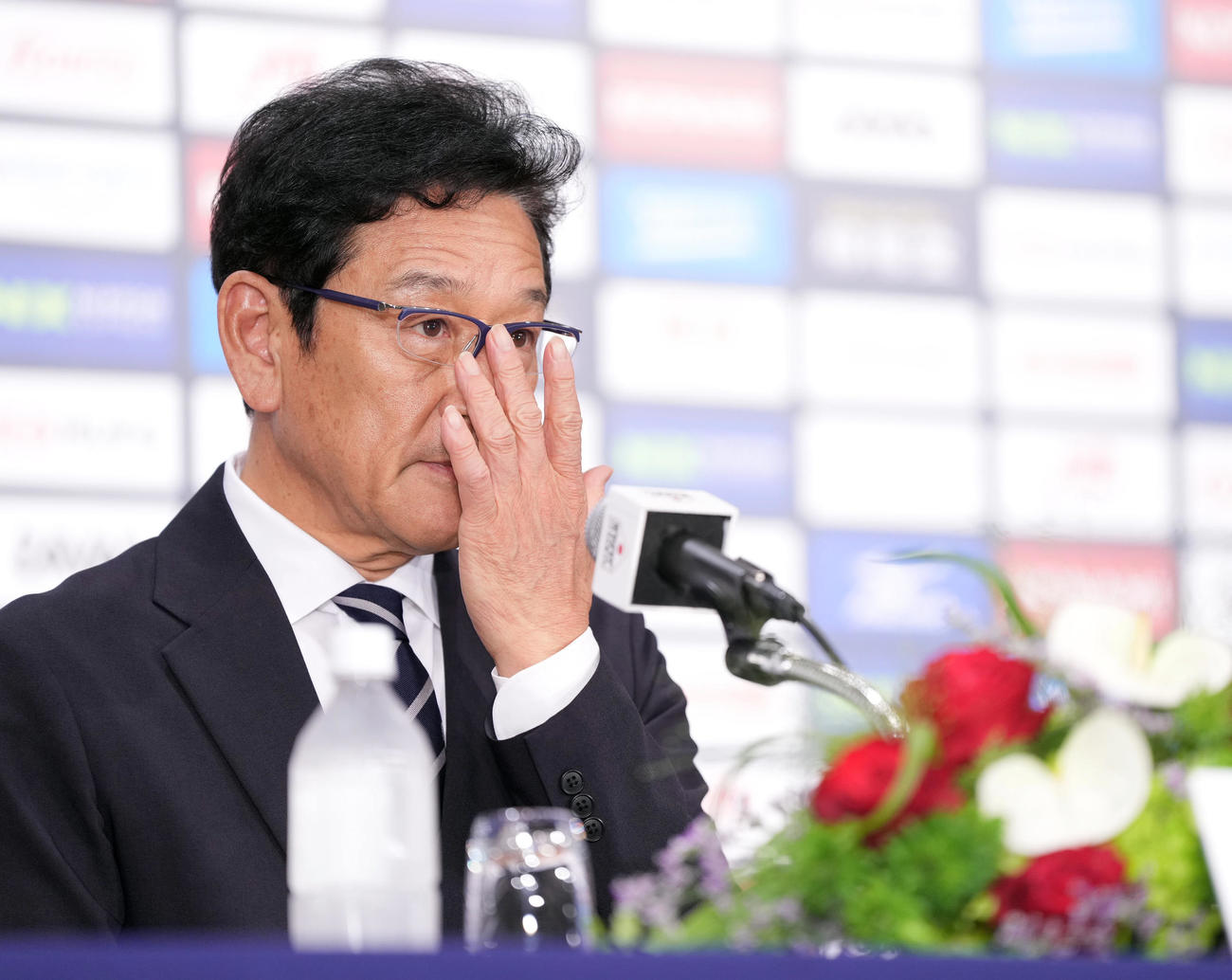 退任会見を行う侍ジャパンの栗山監督（撮影・狩俣裕三）