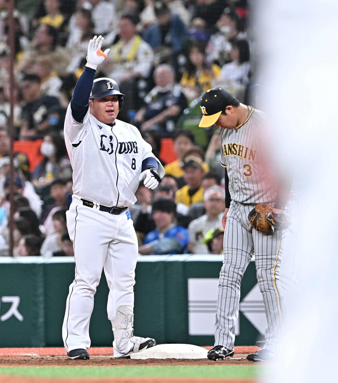 西武渡部健人（左）（2023年5月31日撮影）