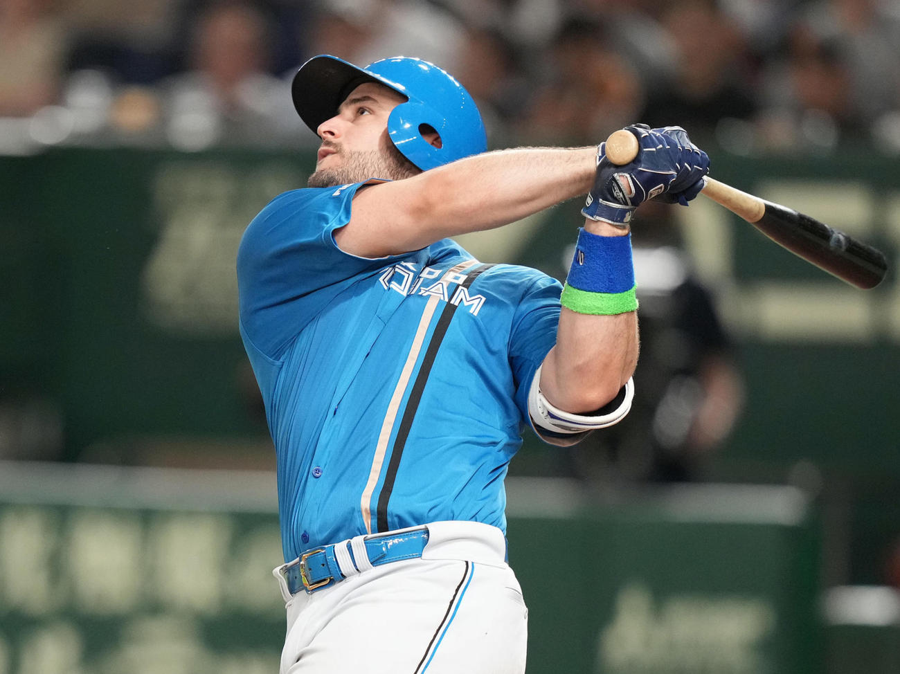 巨人対日本ハム　5回表日本ハム2死二塁、左越え2点本塁打を放つマルティネス（撮影・鈴木みどり）