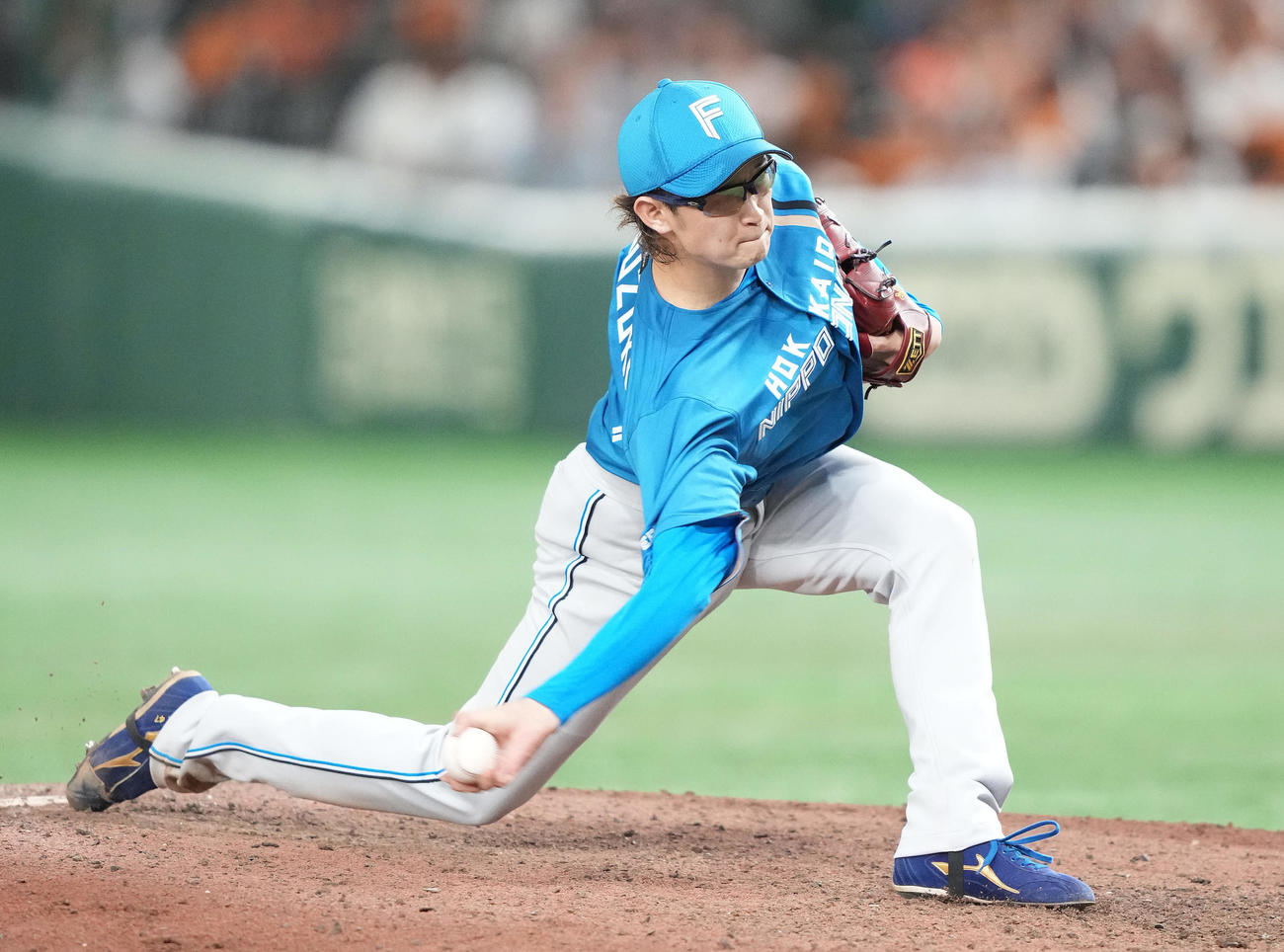 巨人対日本ハム　先発し力投する日本ハム鈴木（撮影・鈴木みどり）