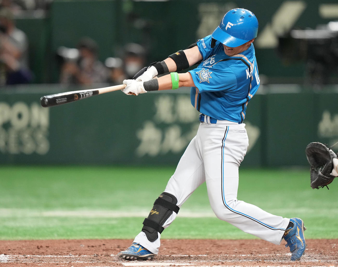 巨人対日本ハム　4回表日本ハム1死一、三塁、右前適時打を放つ上川畑（撮影・鈴木みどり）