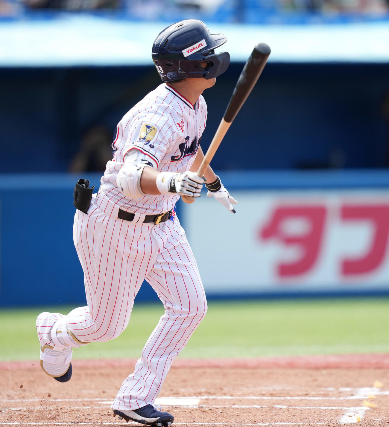 ヤクルト対楽天　1回裏ヤクルト1死一塁、先制の左越え2点本塁打を放つ青木（撮影・鈴木みどり）
