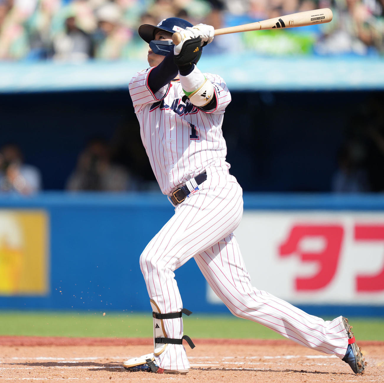ヤクルト対楽天　2回裏ヤクルト1死二、三塁、左越え3点本塁打を放つ山田（撮影・鈴木みどり）