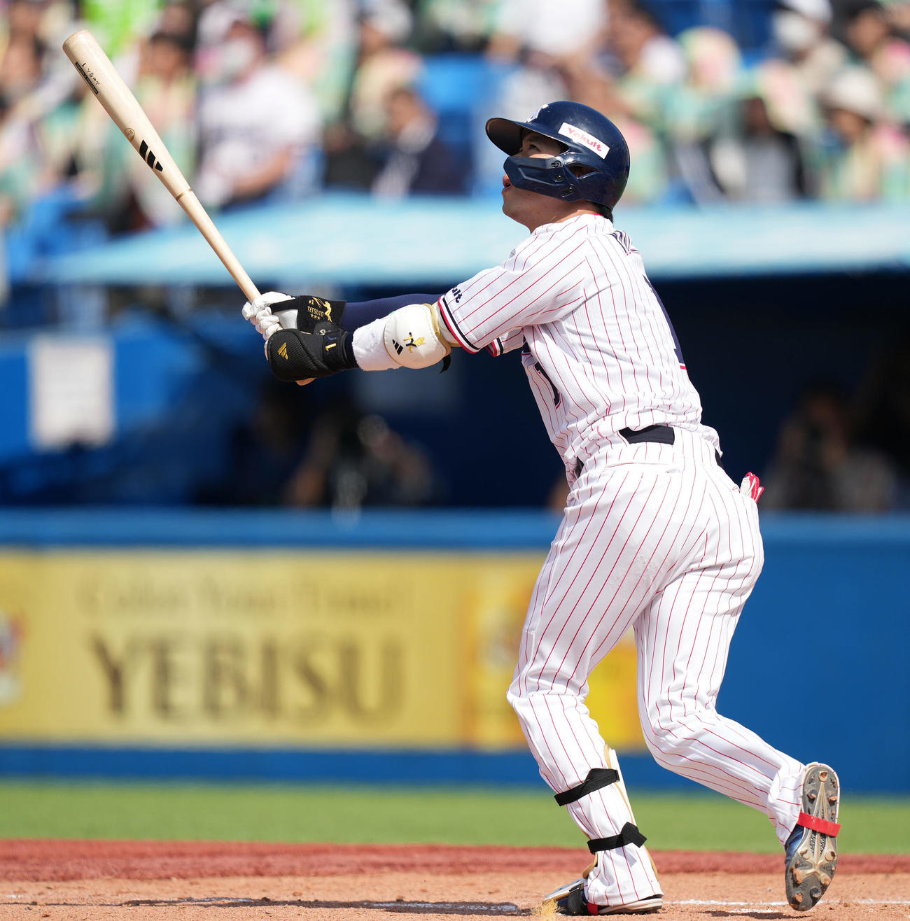 ヤクルト対楽天　2回裏ヤクルト1死二、三塁、左越え3点本塁打を放つ山田（撮影・鈴木みどり）
