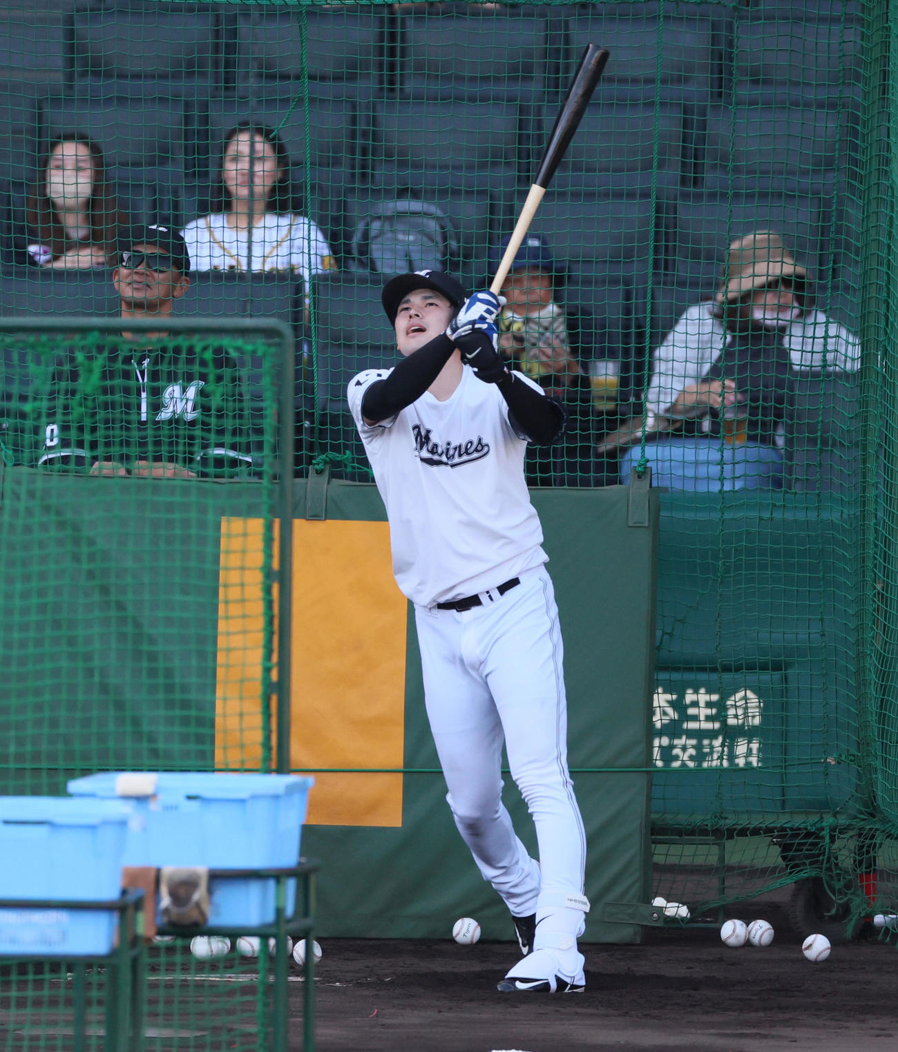 阪神対ロッテ　打撃練習する佐々木朗（撮影・加藤哉）