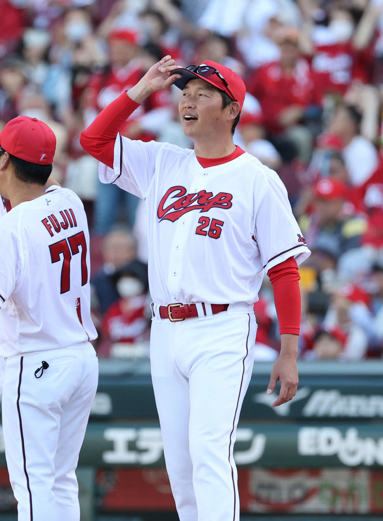 広島対ソフトバンク　ソフトバンクに勝った新井監督（撮影・加藤孝規）