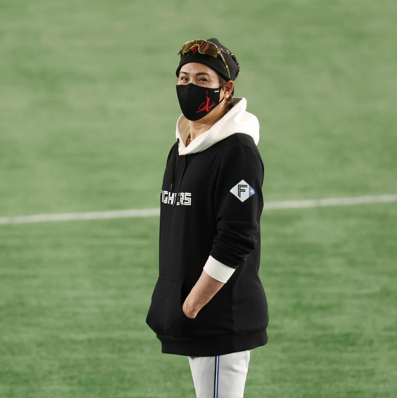 巨人対日本ハム　試合前、笑顔を見せる日本ハム新庄監督（撮影・宮地輝）