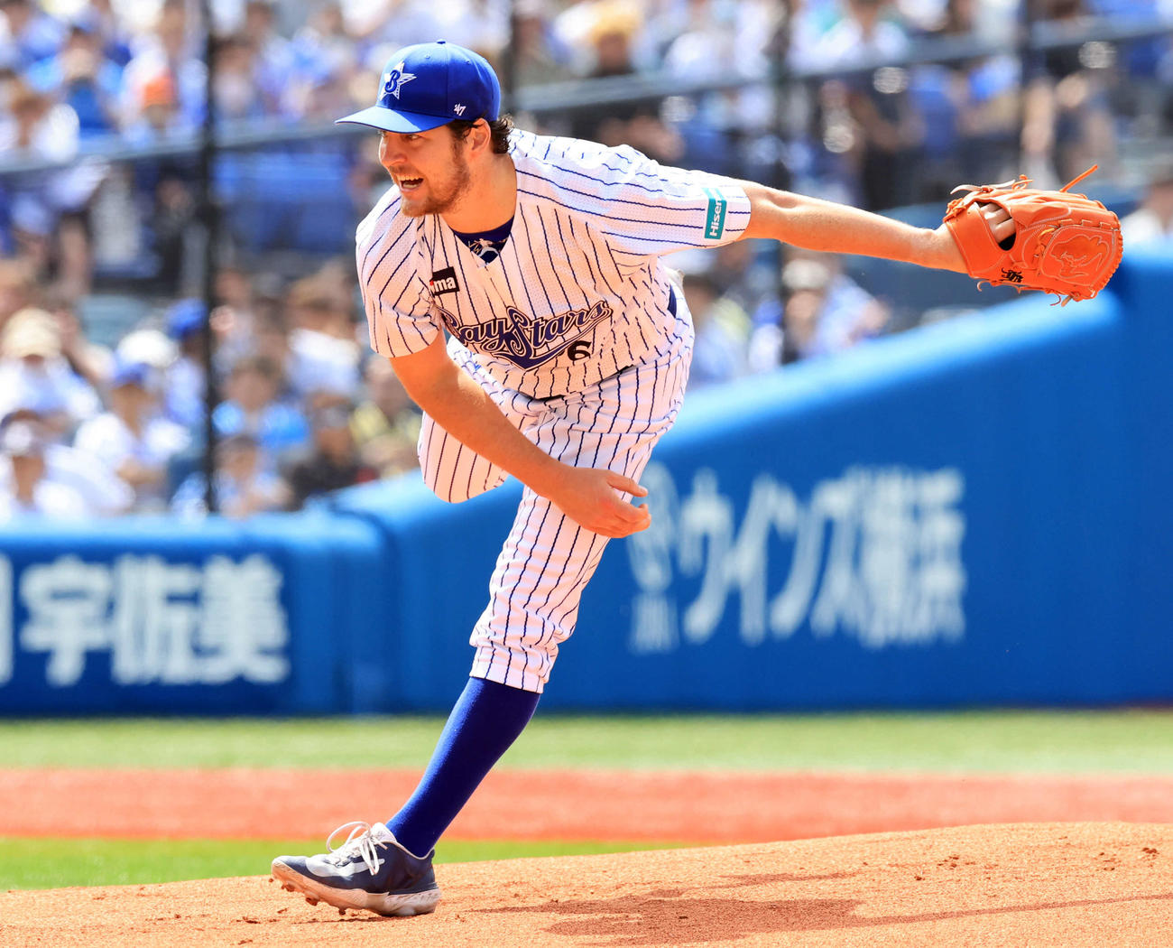 DeNA対西武　力投するDeNA先発のバウアー（撮影・浅見桂子）