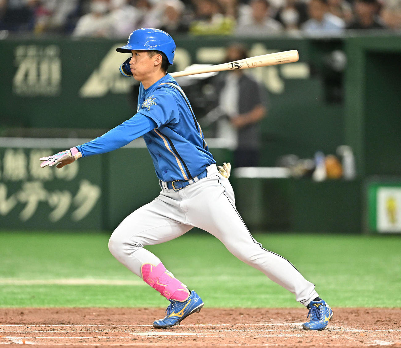巨人対日本ハム　3回表日本ハム1死、加藤豪は中前打を放つ（撮影・滝沢徹郎）