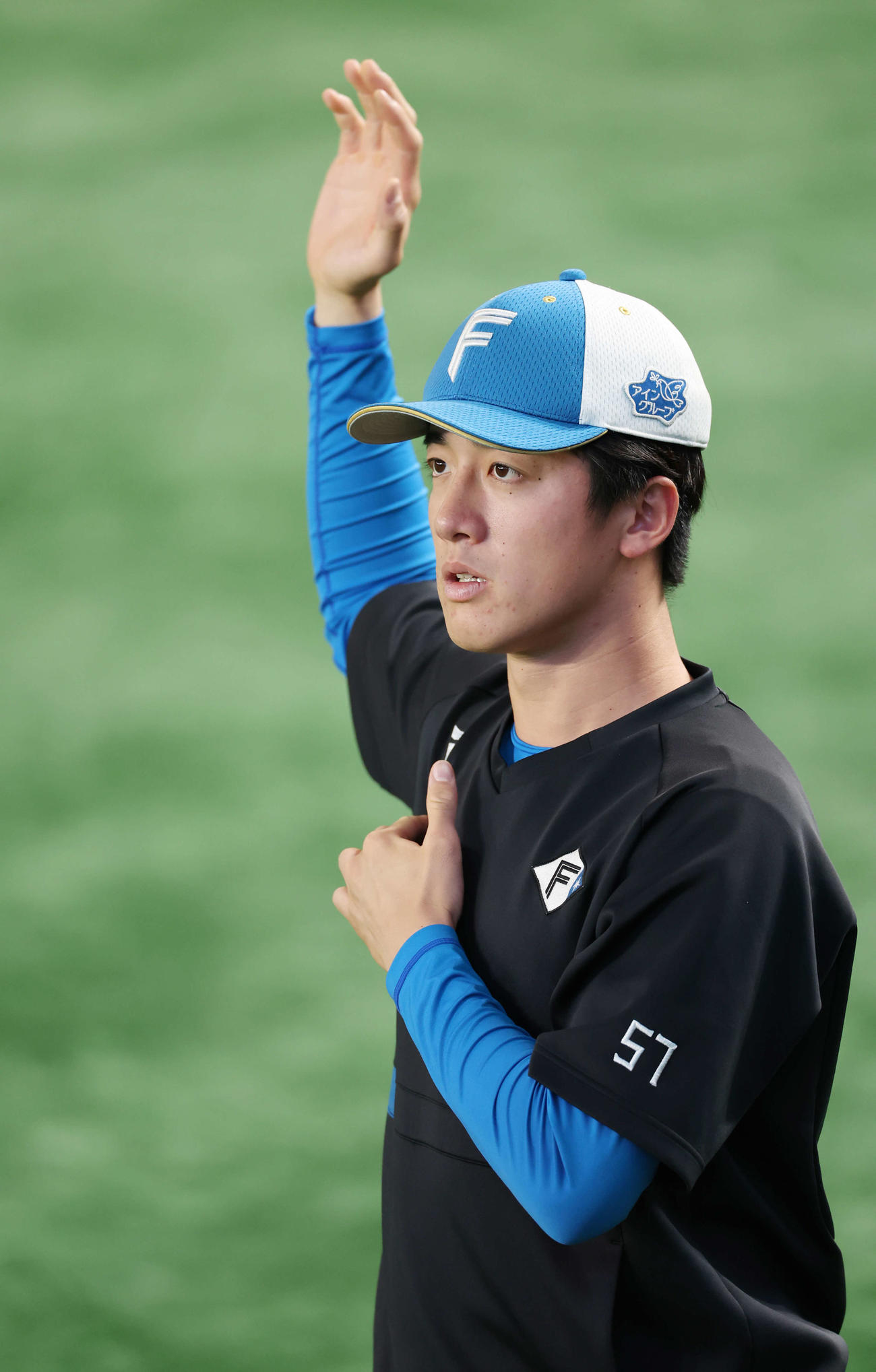 巨人対日本ハム　試合前、ストレッチする日本ハム北山（撮影・宮地輝）