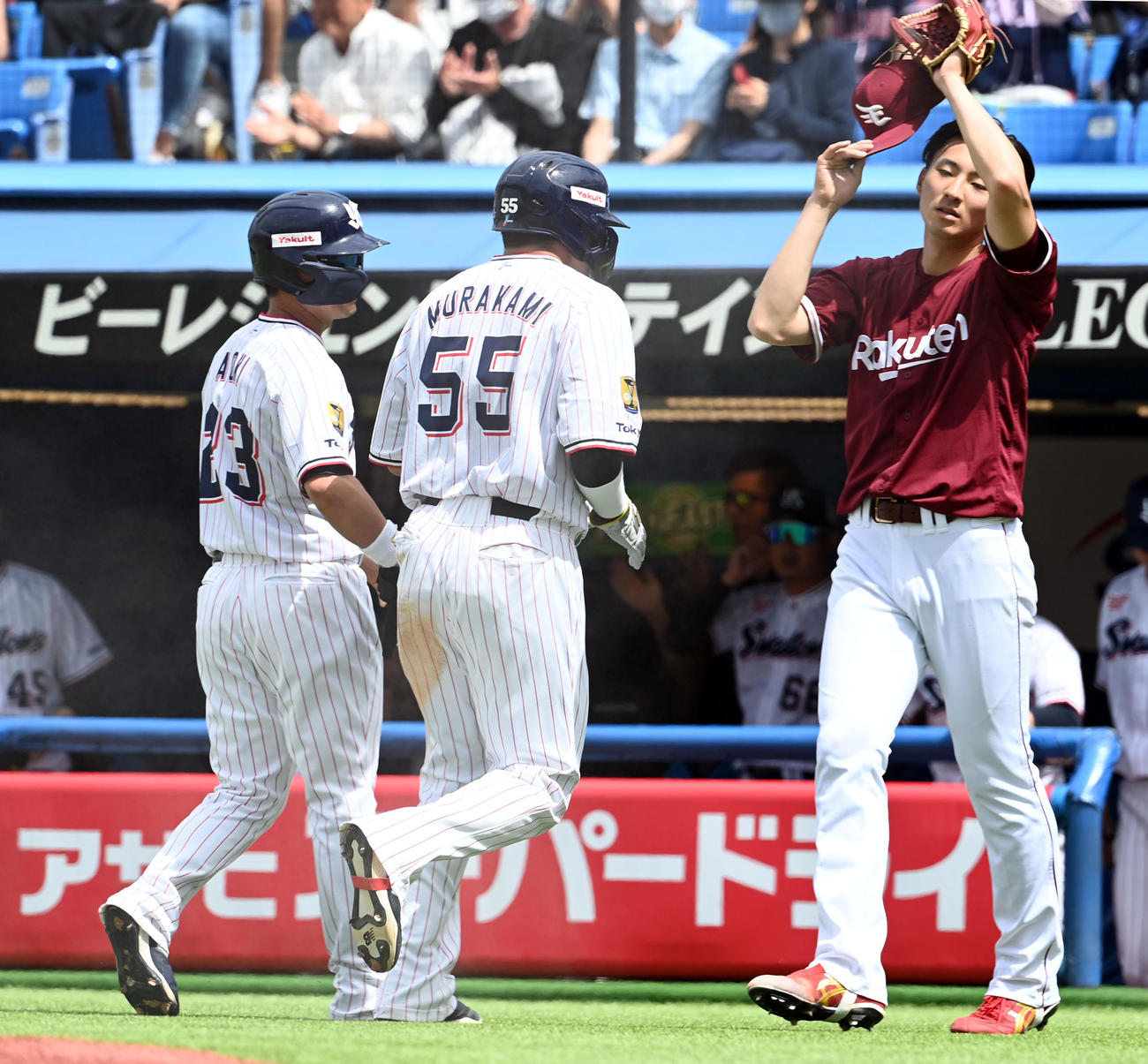ヤクルト対楽天　1回裏ヤクルト1死満塁、中村の2点適時打で3－0とされる楽天の先発荘司（撮影・たえ見朱実）