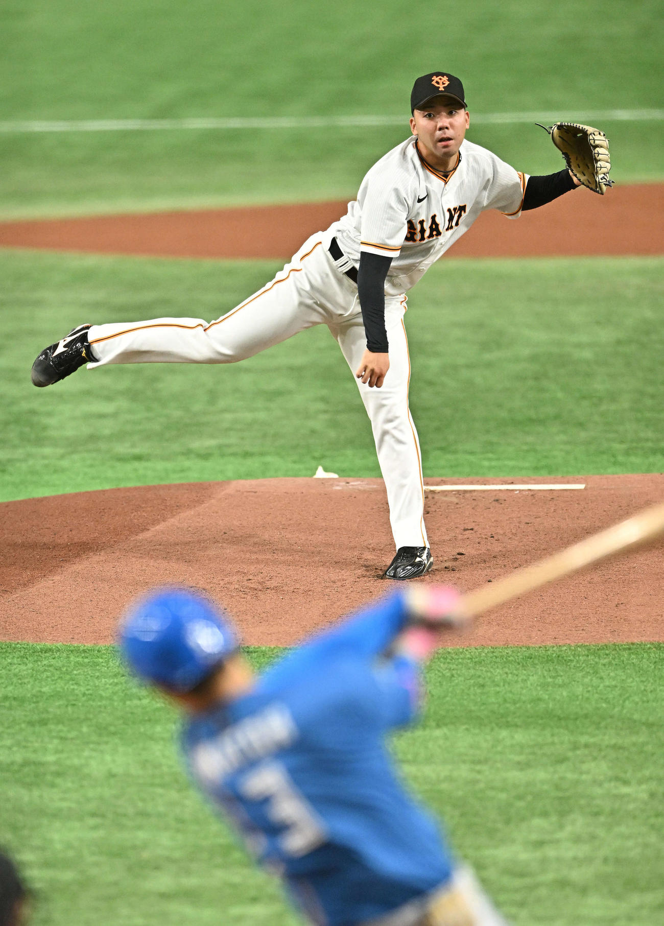 巨人対日本ハム　1回表日本ハム2死、加藤豪から空振り三振を奪う松井（撮影・滝沢徹郎）