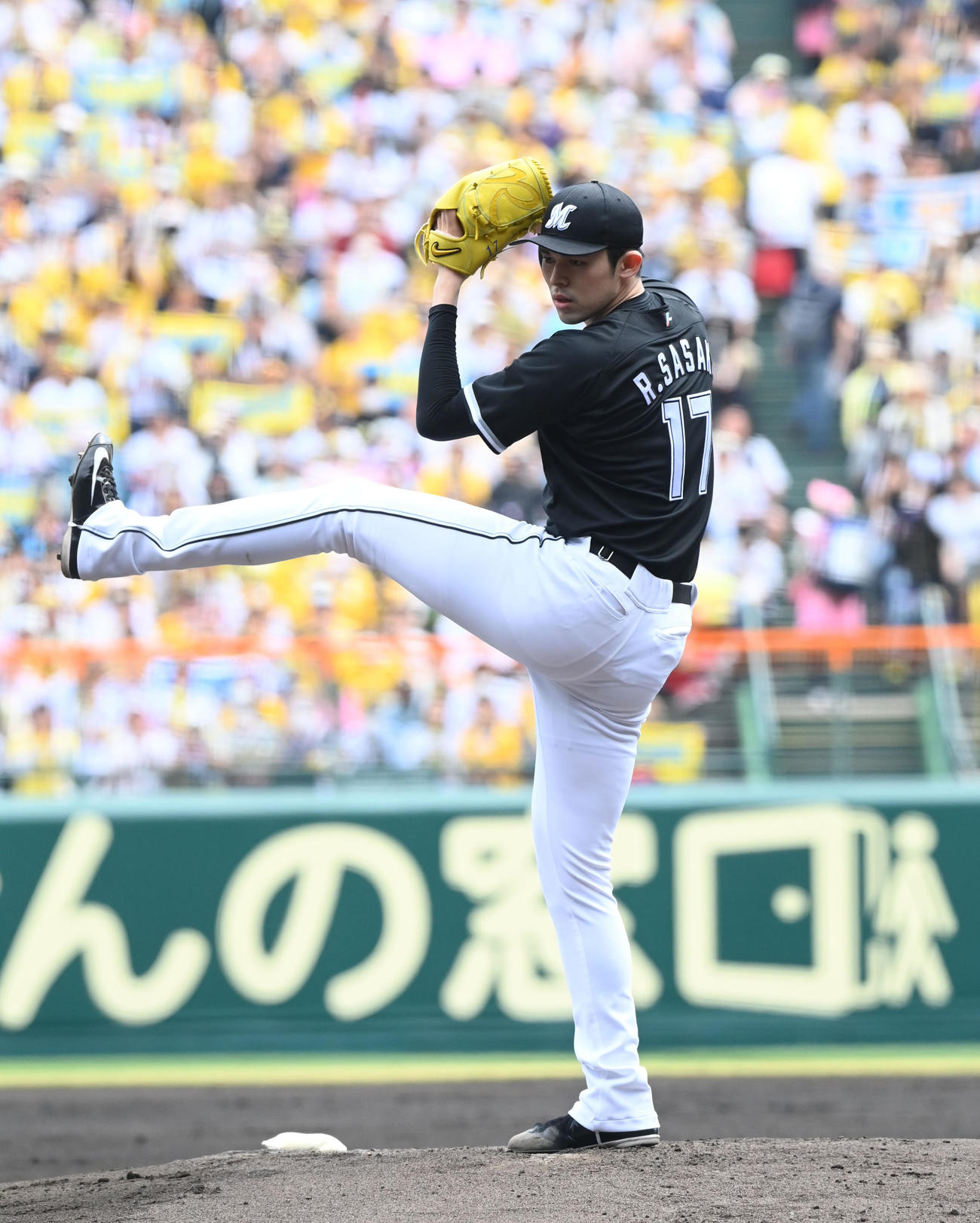 阪神対ロッテ　先発するロッテ佐々木朗（撮影・和賀正仁）