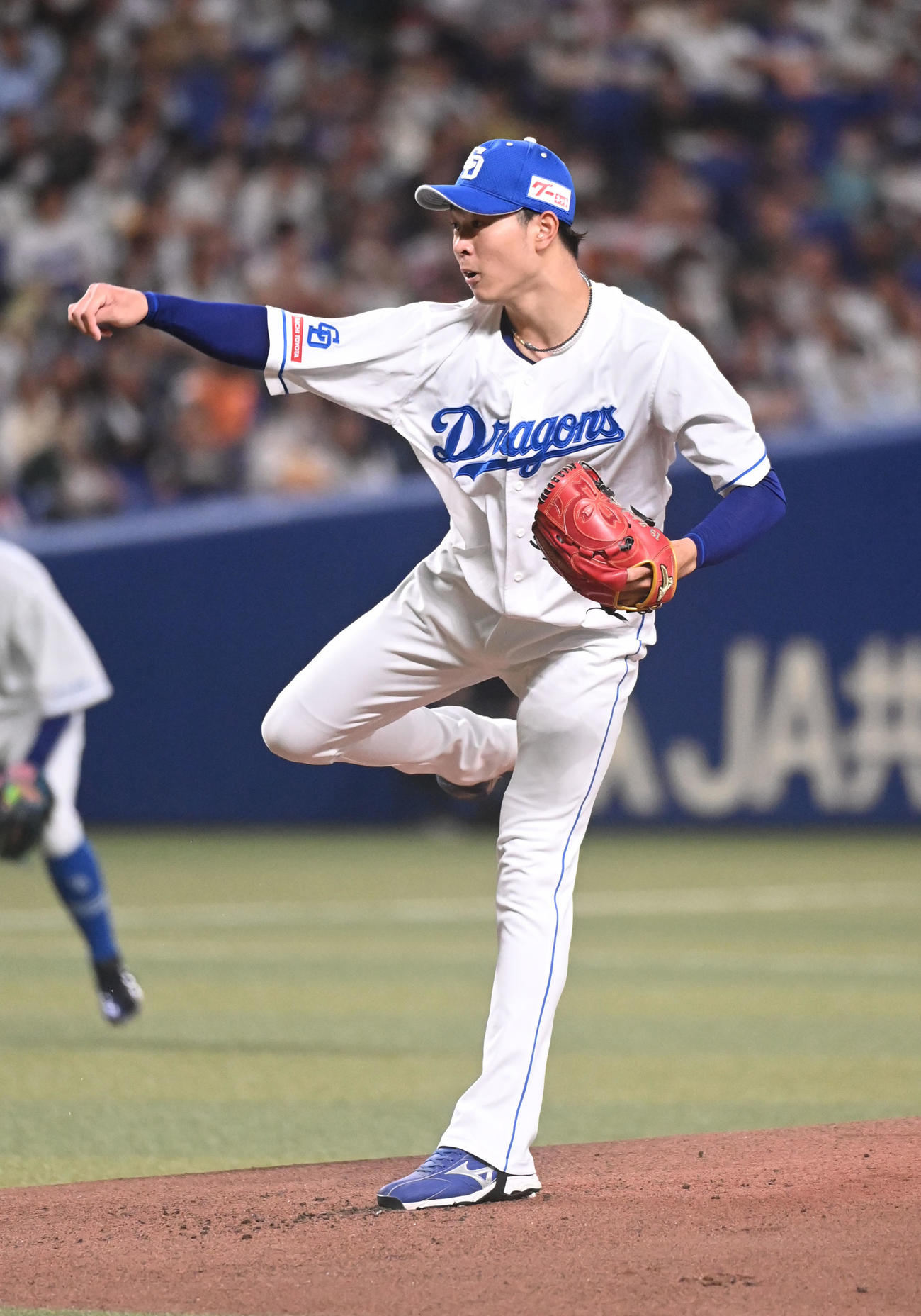 中日対オリックス　1回表、登板する中日先発の高橋宏（撮影・森本幸一）