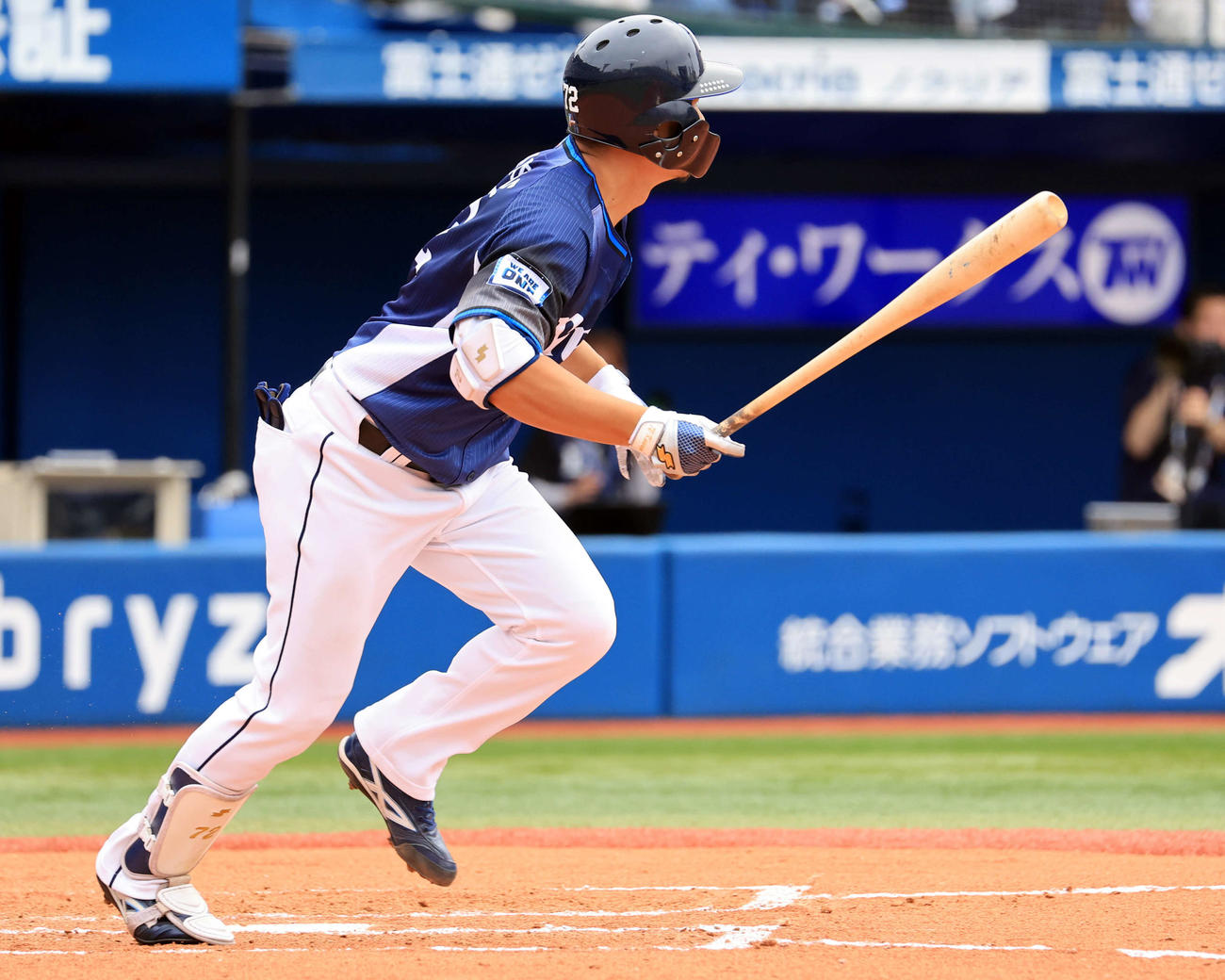DeNA対西武　6回表西武1死満塁、川越は先制適時打を放つ（撮影・浅見桂子）
