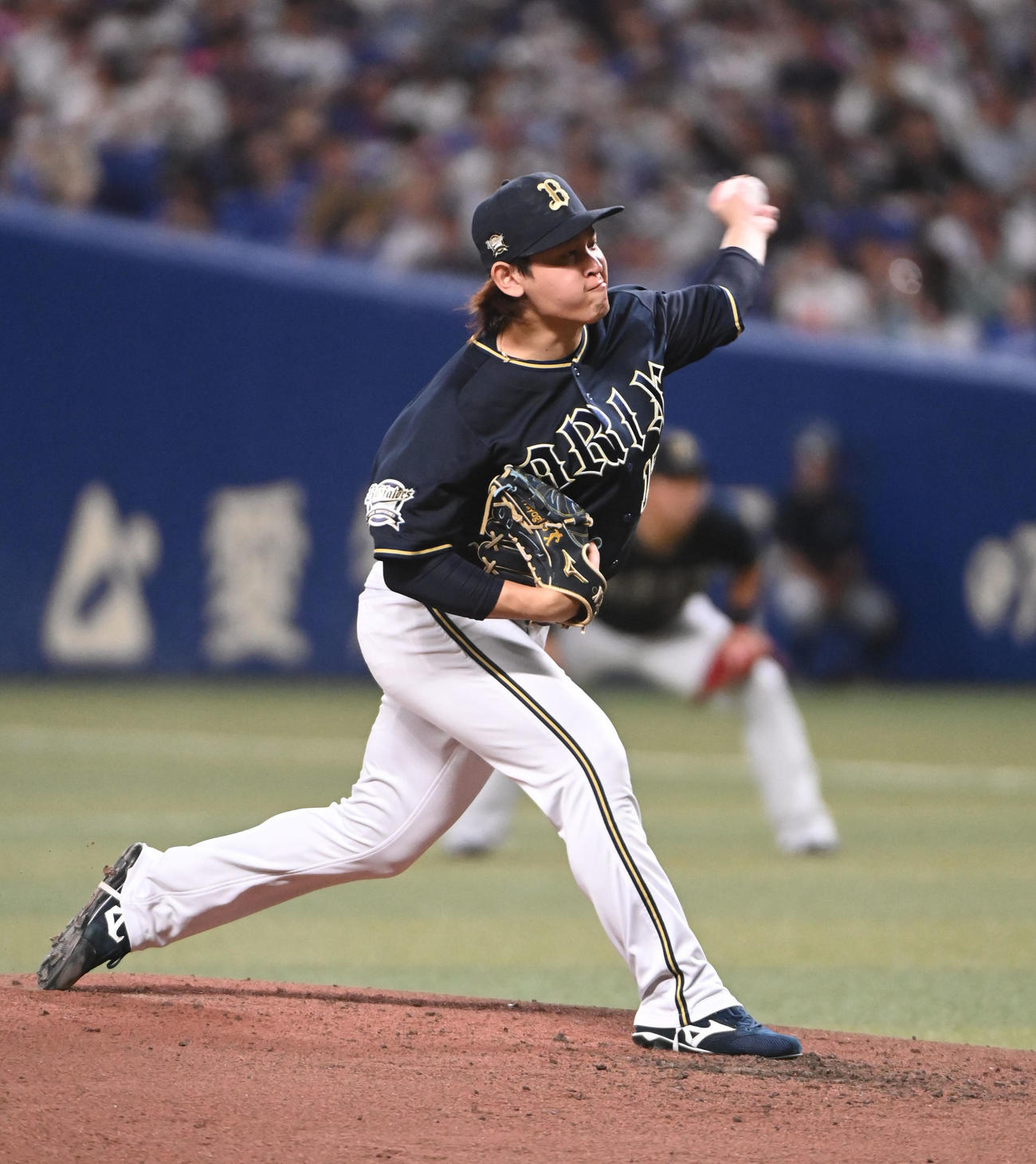 中日対オリックス　3回裏、力投するオリックス先発の宮城（撮影・森本幸一）