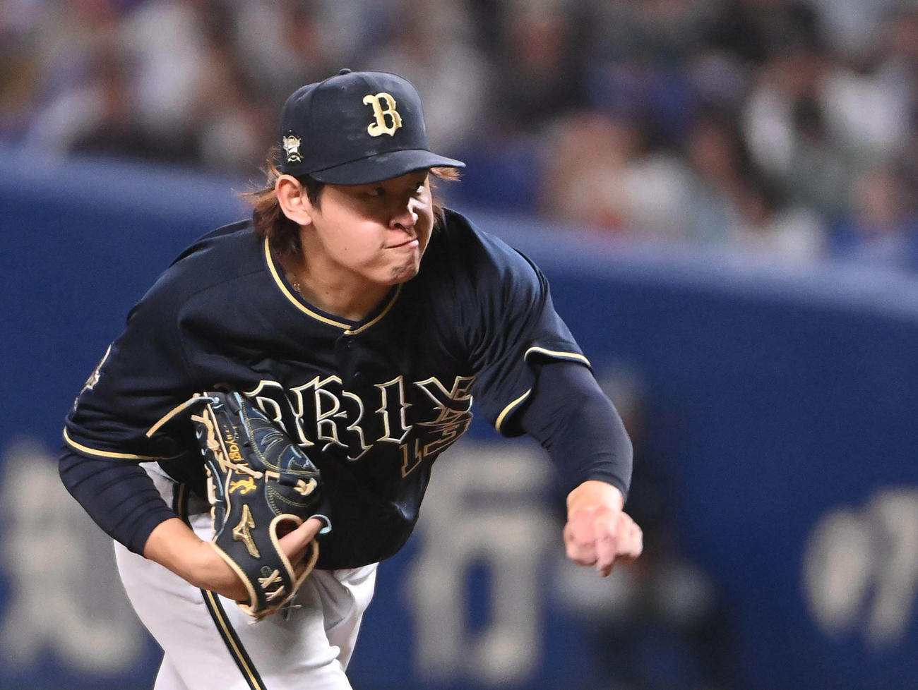 中日対オリックス　3回裏、力投するオリックス先発の宮城（撮影・森本幸一）