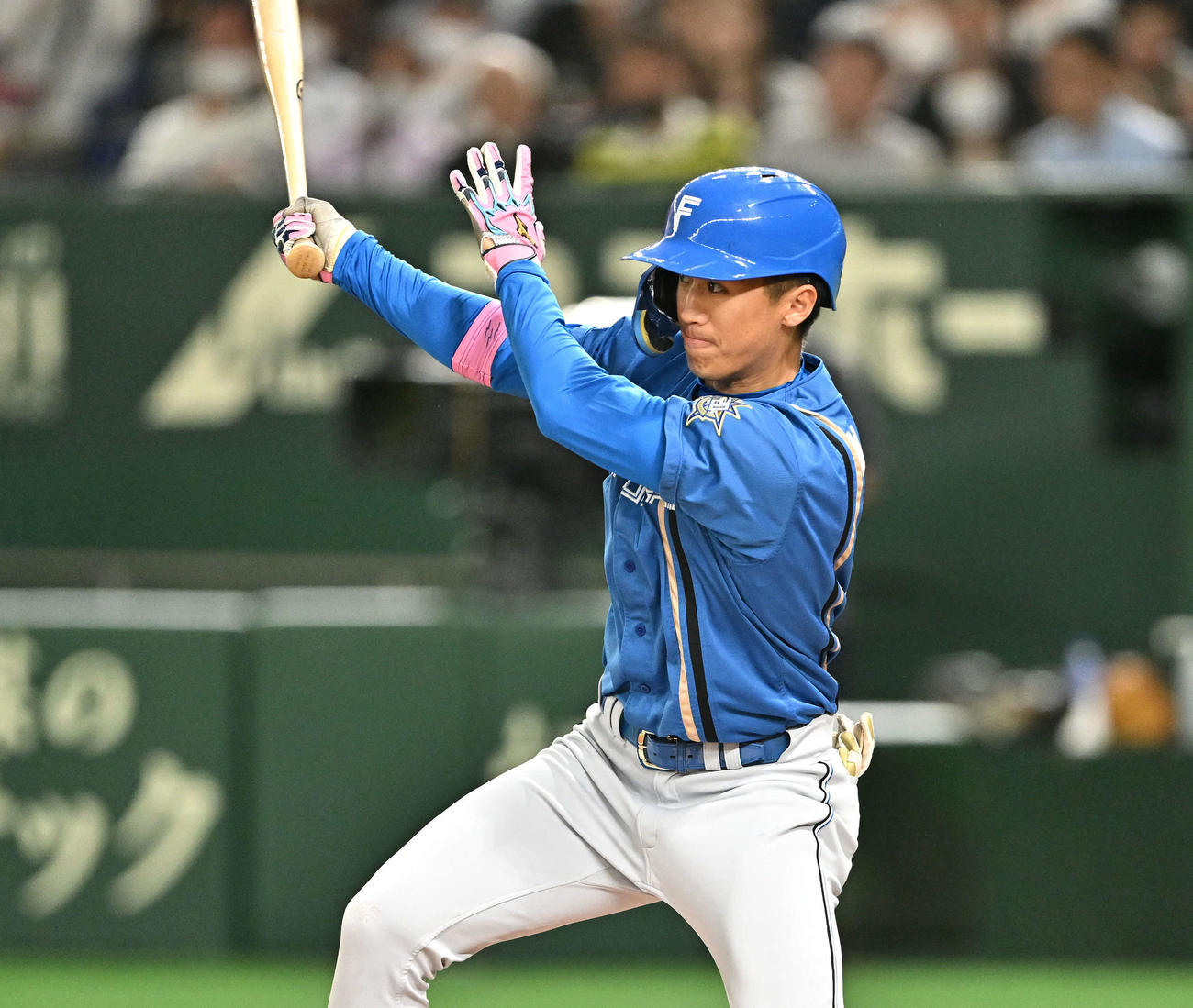 巨人対日本ハム　3回表日本ハム1死、加藤豪は中前打を放つ（撮影・滝沢徹郎）