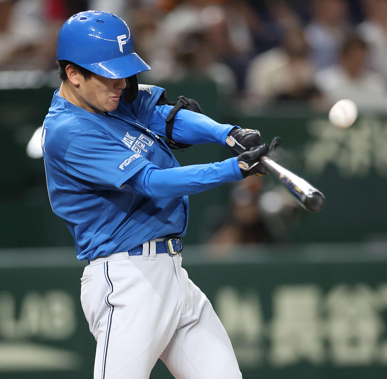 巨人対日本ハム　6回表日本ハム無死二、三塁、中前に適時打を放つ北山（撮影・河野匠）