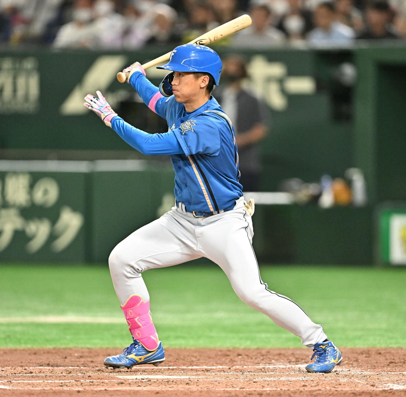 巨人対日本ハム　3回表日本ハム1死、加藤豪は中前打を放つ（撮影・滝沢徹郎）