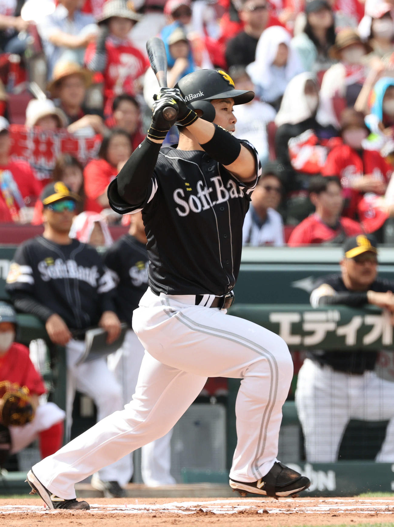 広島対ソフトバンク　6回表ソフトバンク無死一,三塁、近藤は同点右適時打を放つ（撮影・加藤孝規）